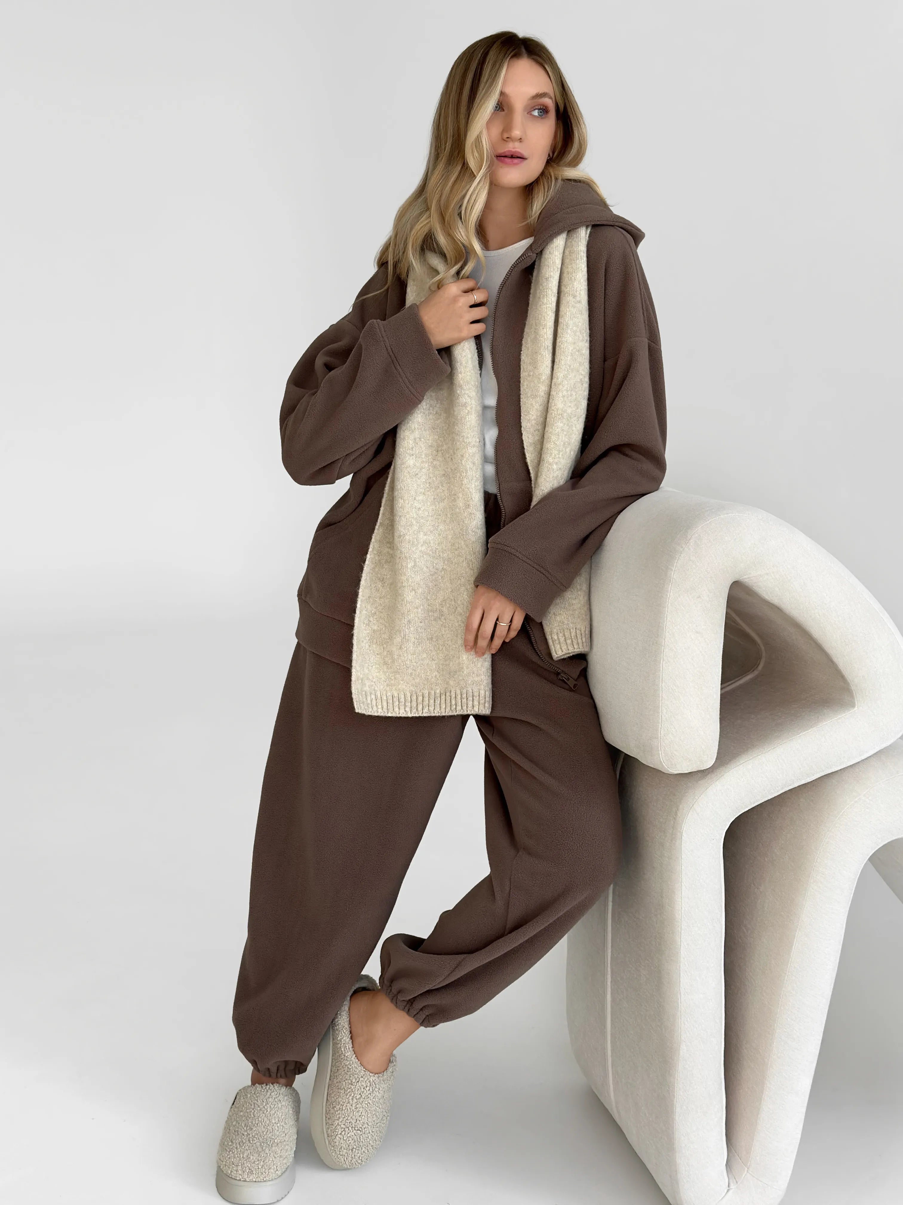Knitted scarf beige melange