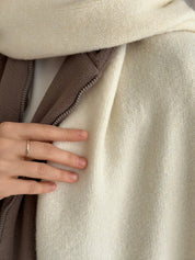 Knitted scarf milky
