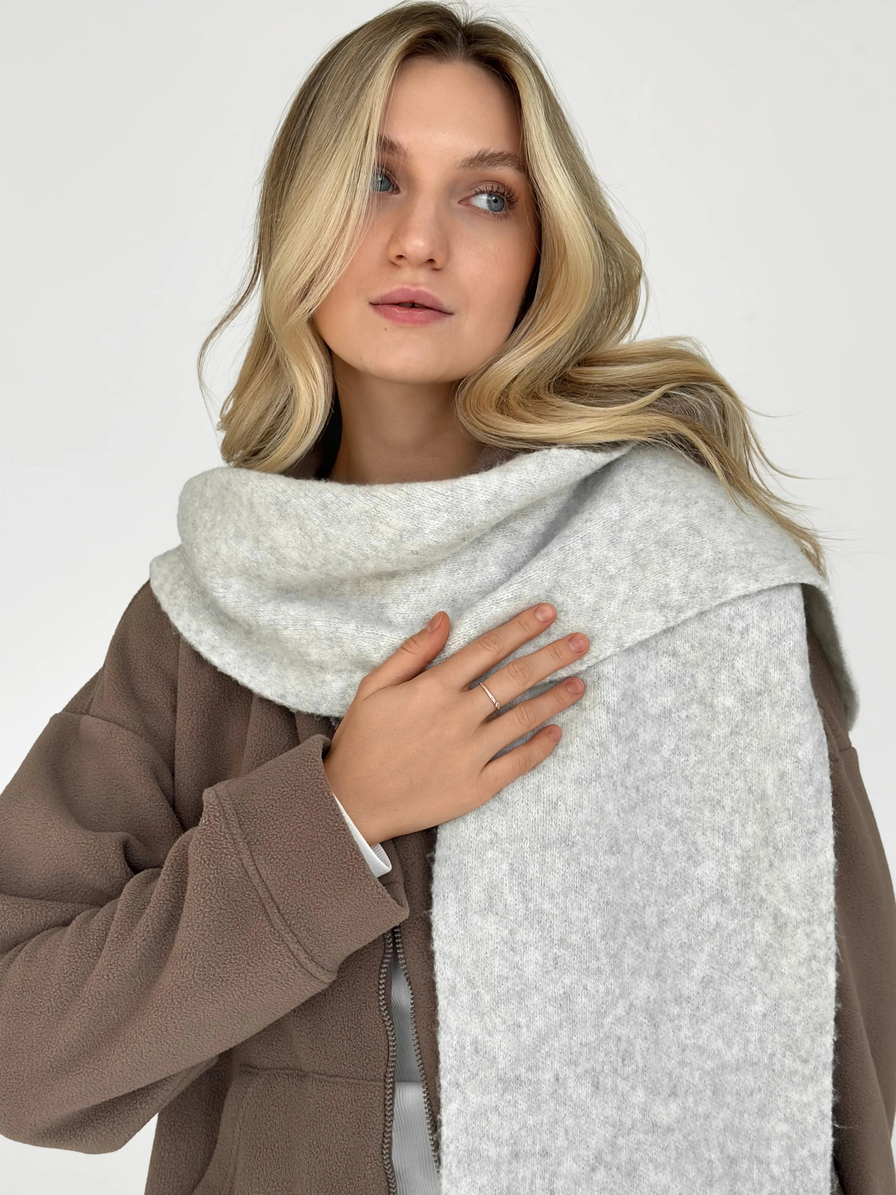 Knitted scarf gray melange