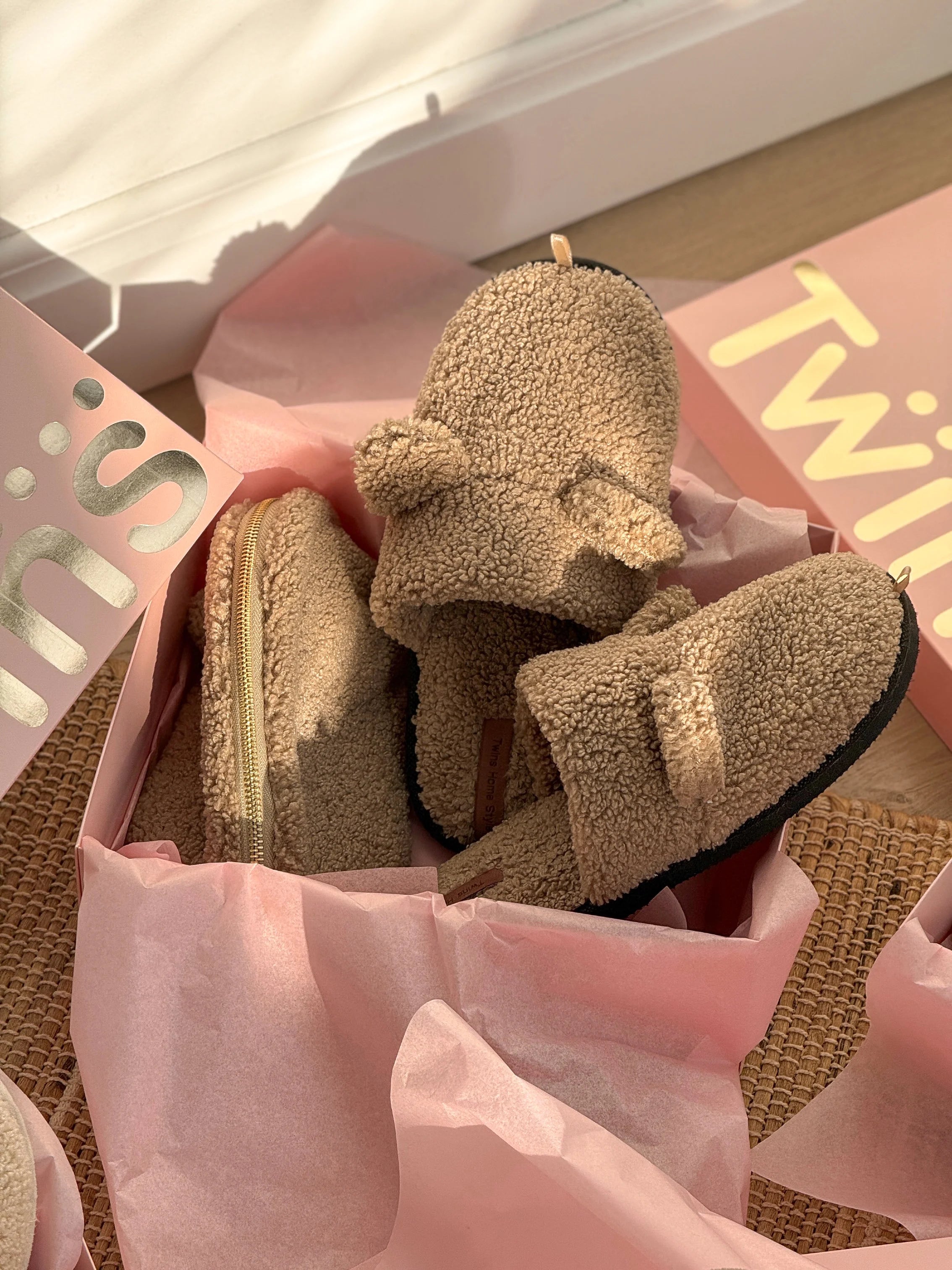Gift set TEDDY brown (cosmetic bag, slippers)