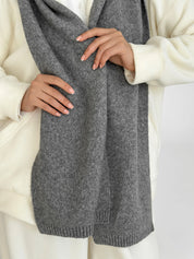 Knitted scarf graphite melange