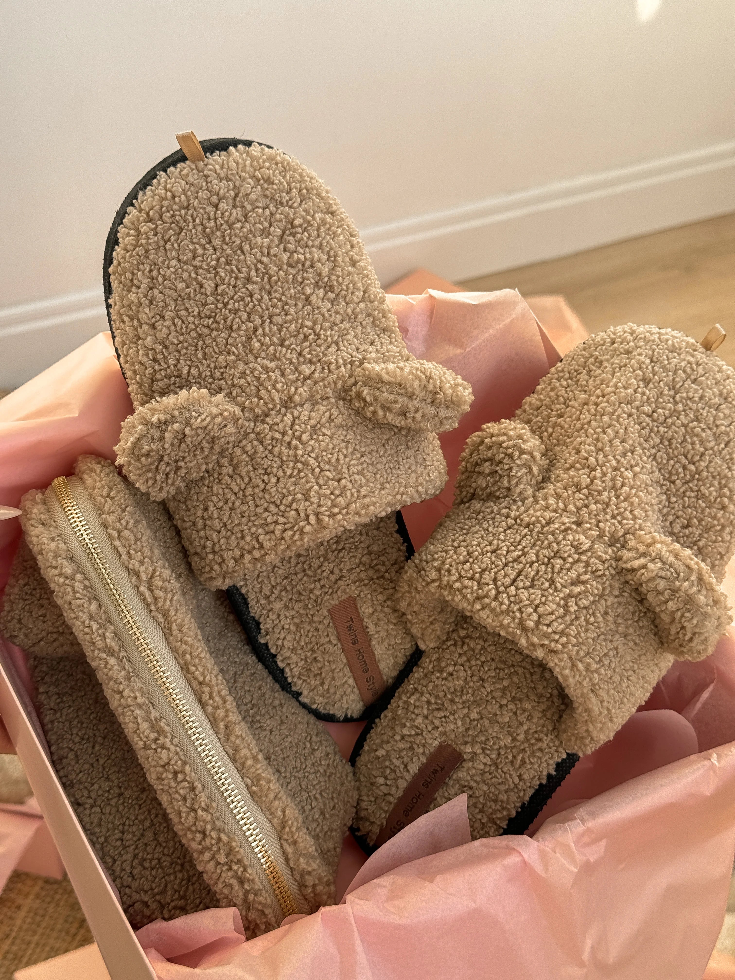 Gift set TEDDY brown (cosmetic bag, slippers)