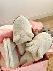 Gift set TEDDY white (cosmetic bag, slippers)