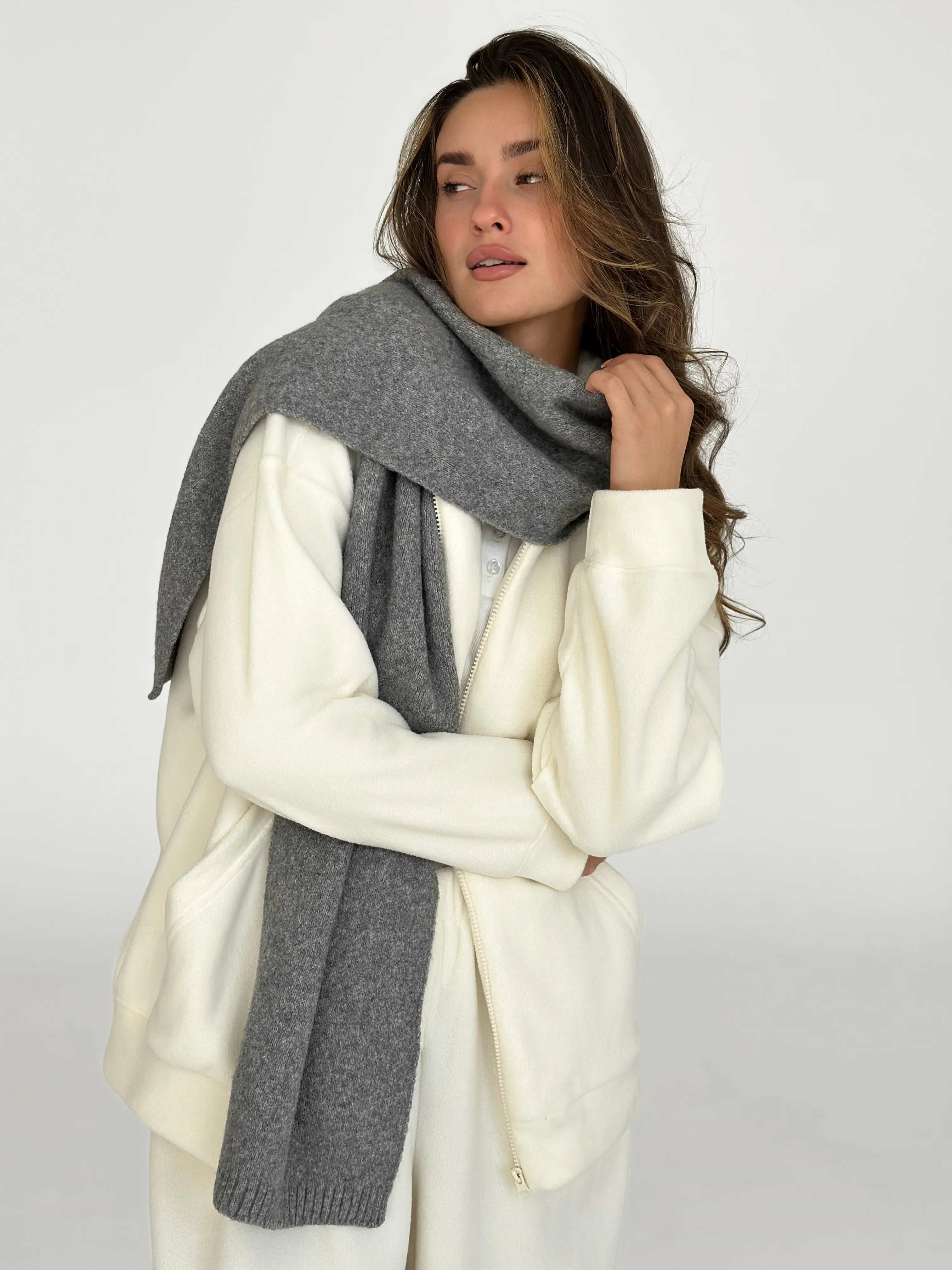 Knitted scarf graphite melange