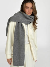 Knitted scarf graphite melange