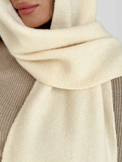 Knitted scarf milky
