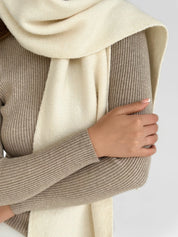 Knitted scarf milky