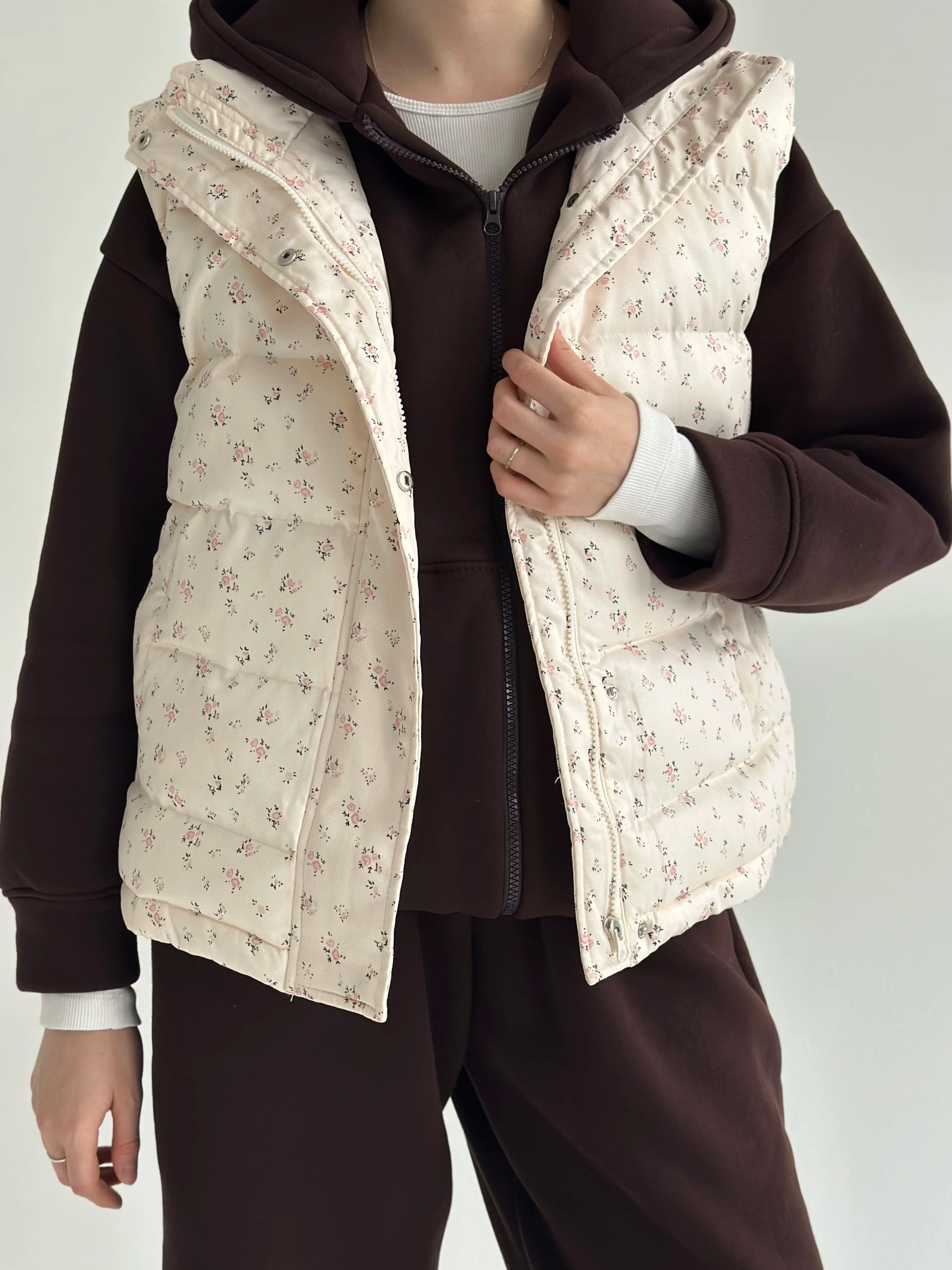 Quilted puffy vest in milky pink flower
