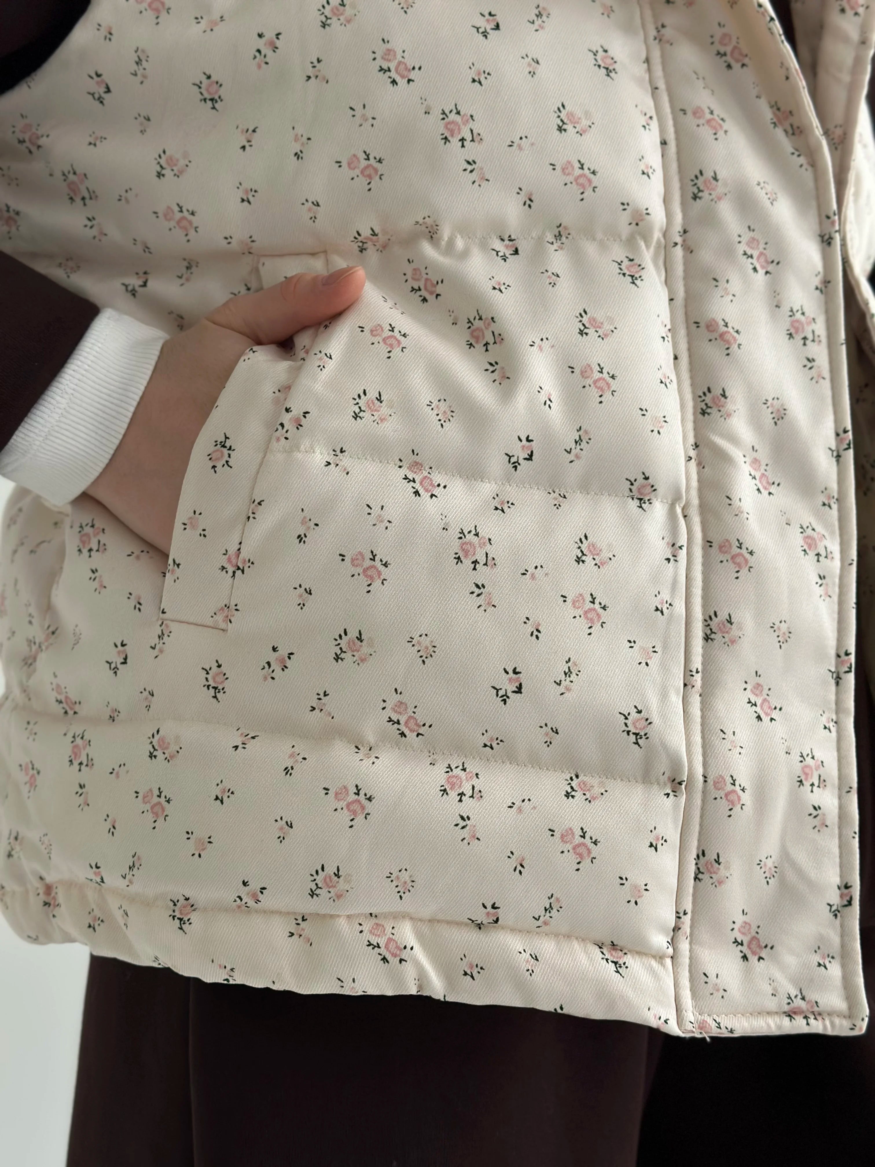Quilted puffy vest in milky pink flower