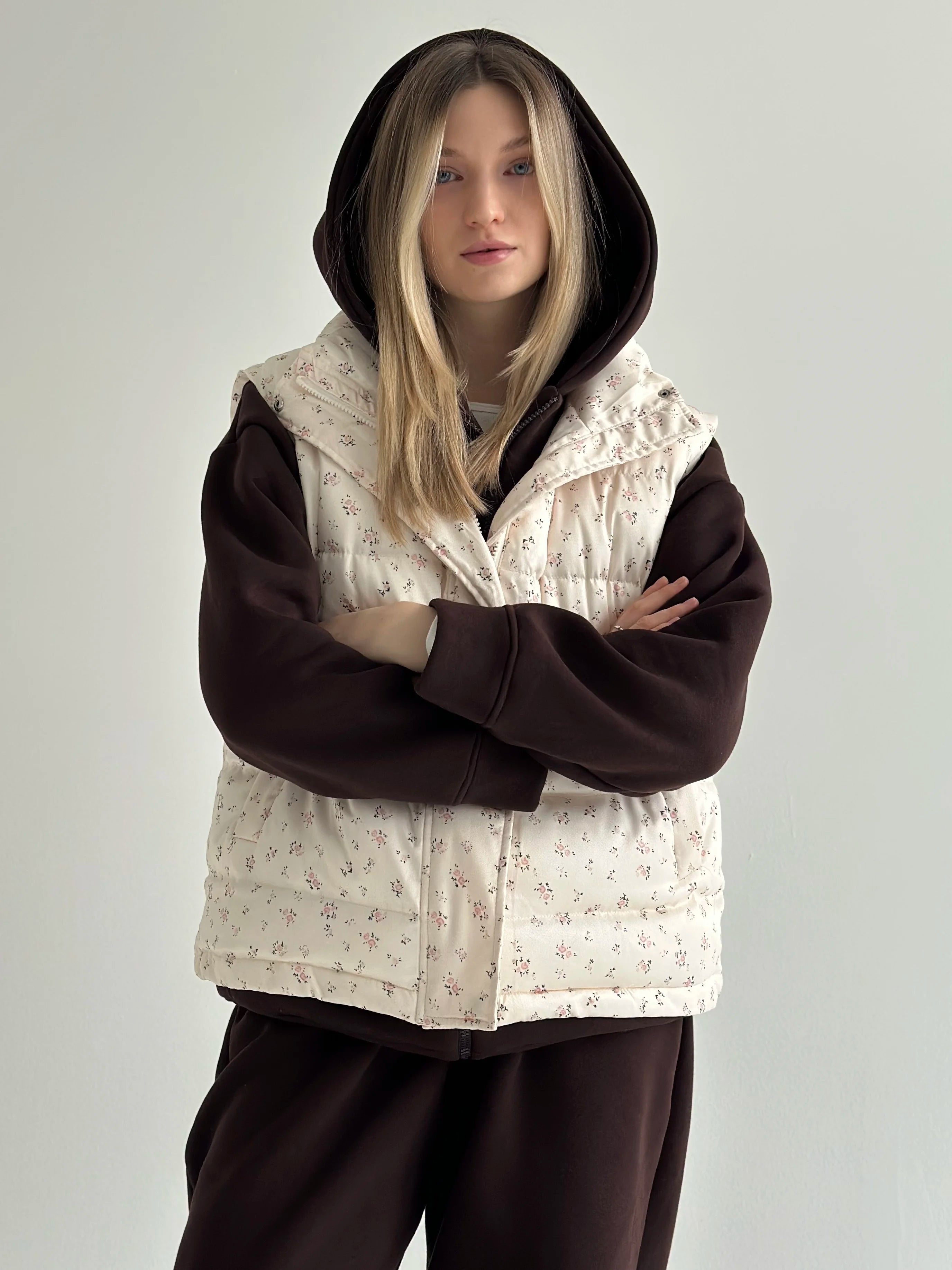 Quilted puffy vest in milky pink flower