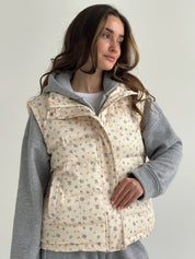 Quilted puffy vest in milky blue flower