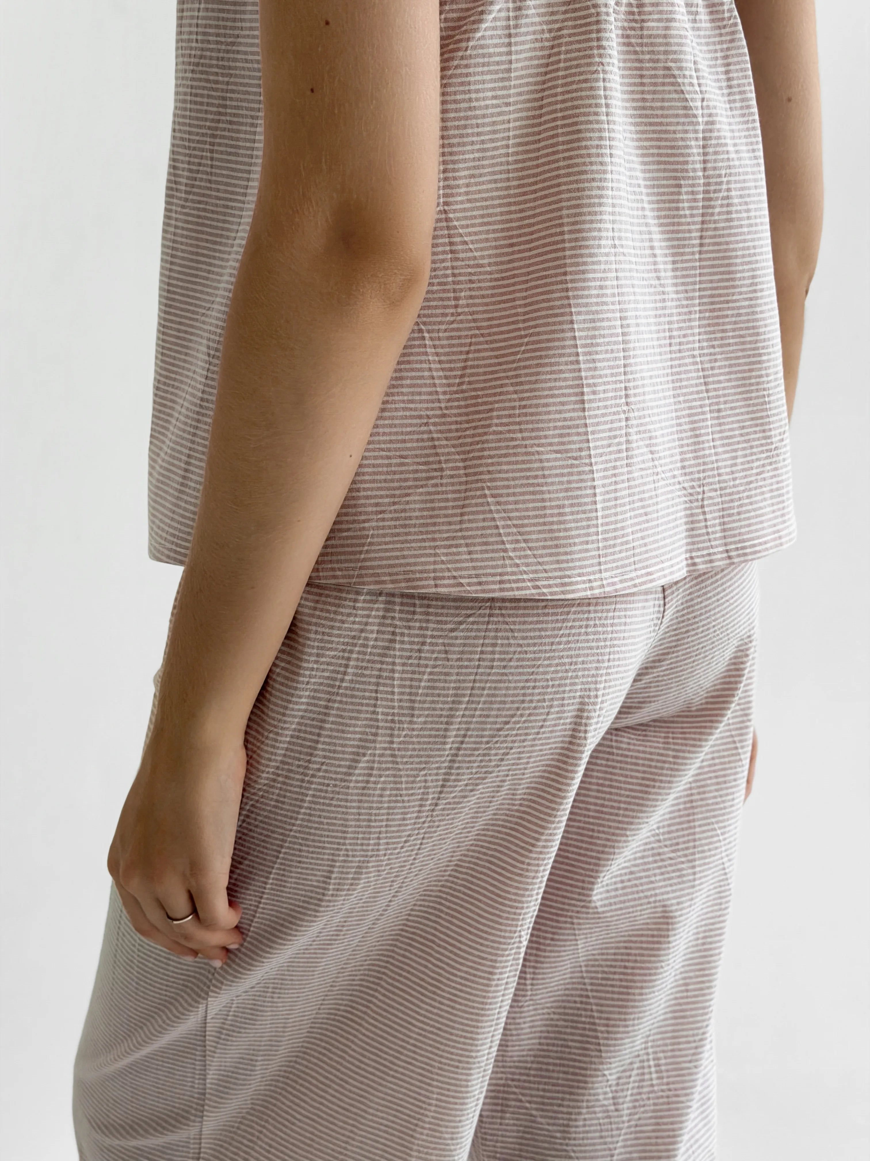 Cotton thin stripe suit T-shirt and pants with lace powder/milk