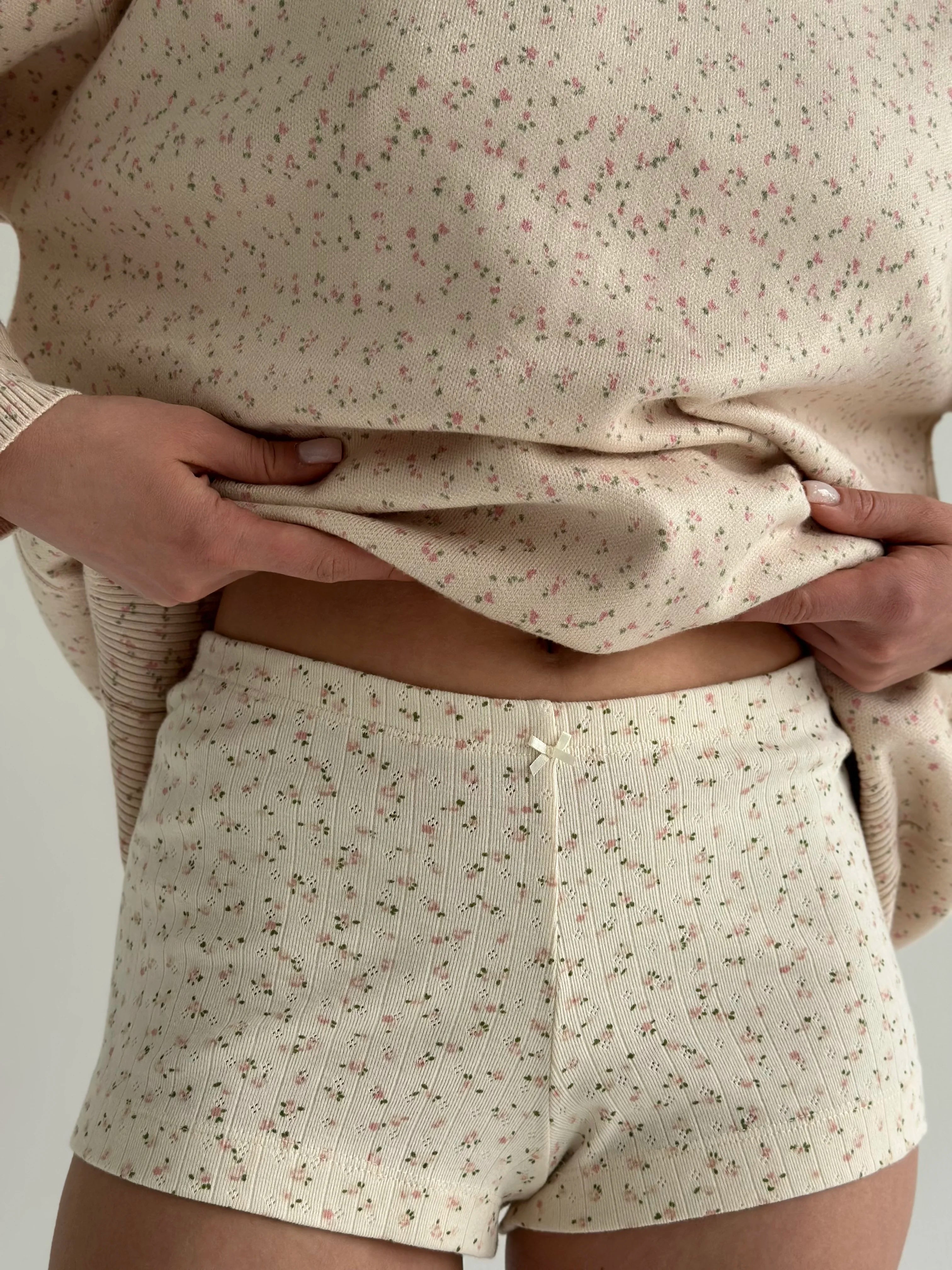 Sweater knitted in pink flower "onesize"