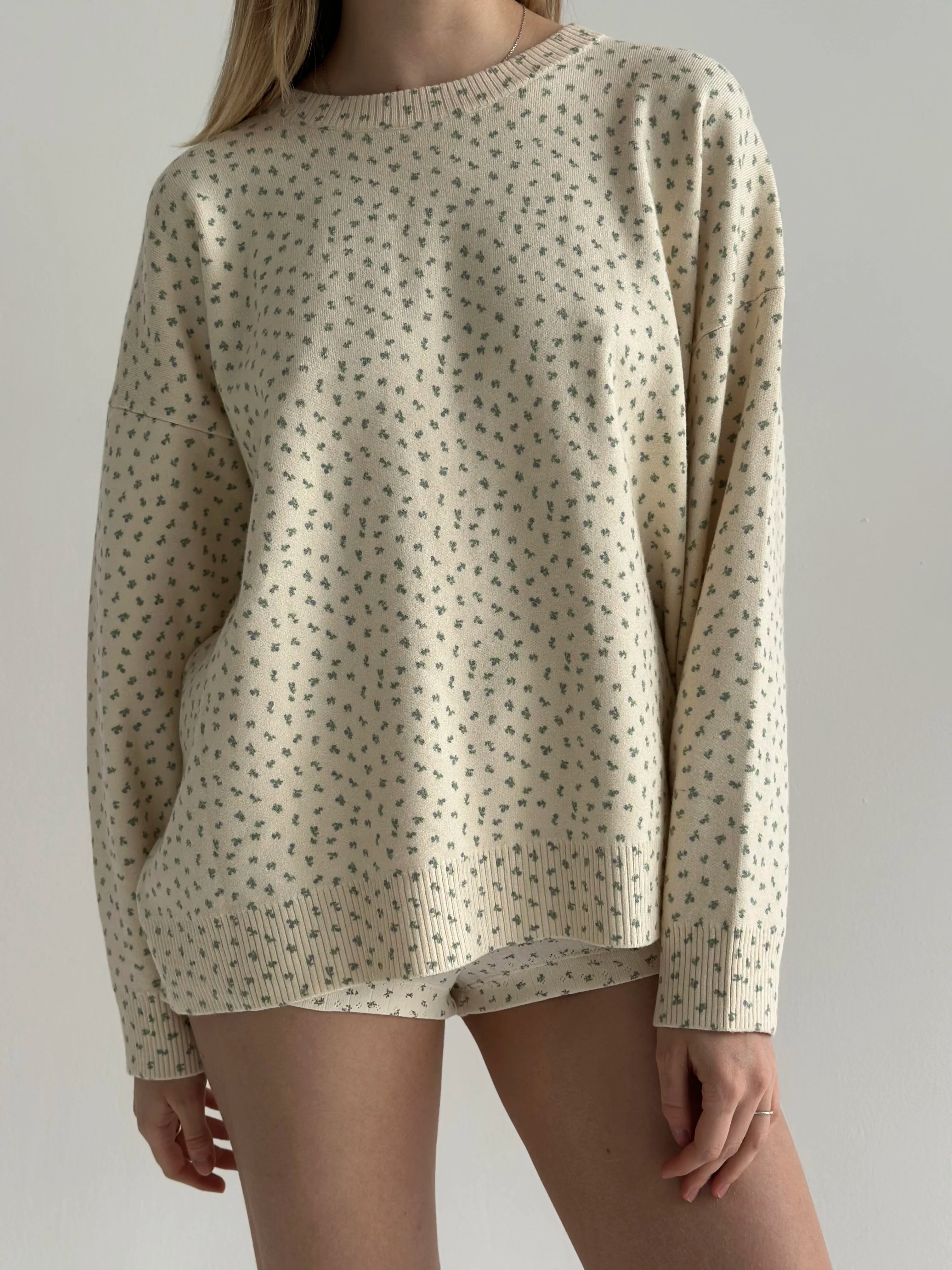 Knitted milky sweater with a blue flower