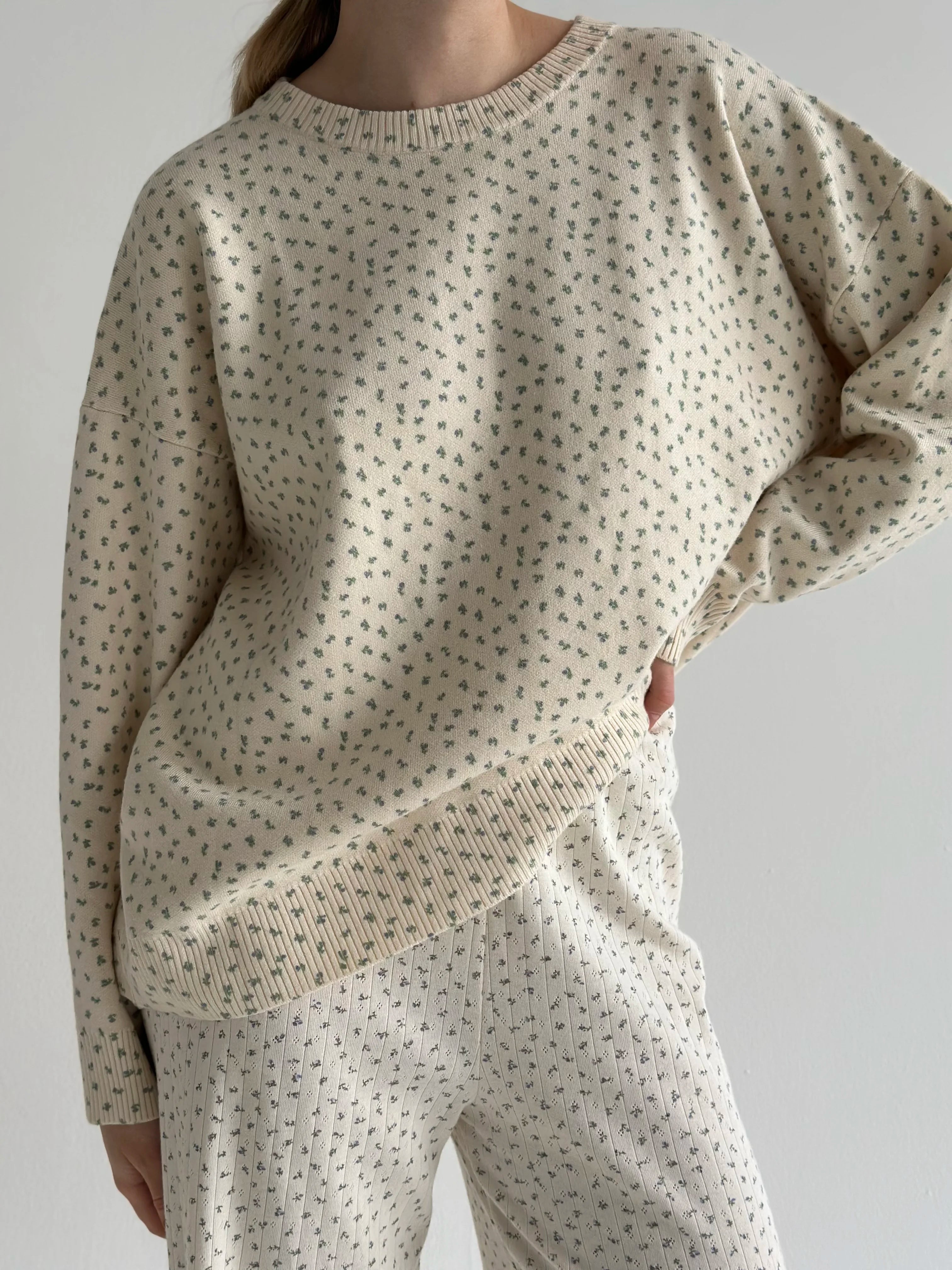 Knitted milky sweater with a blue flower