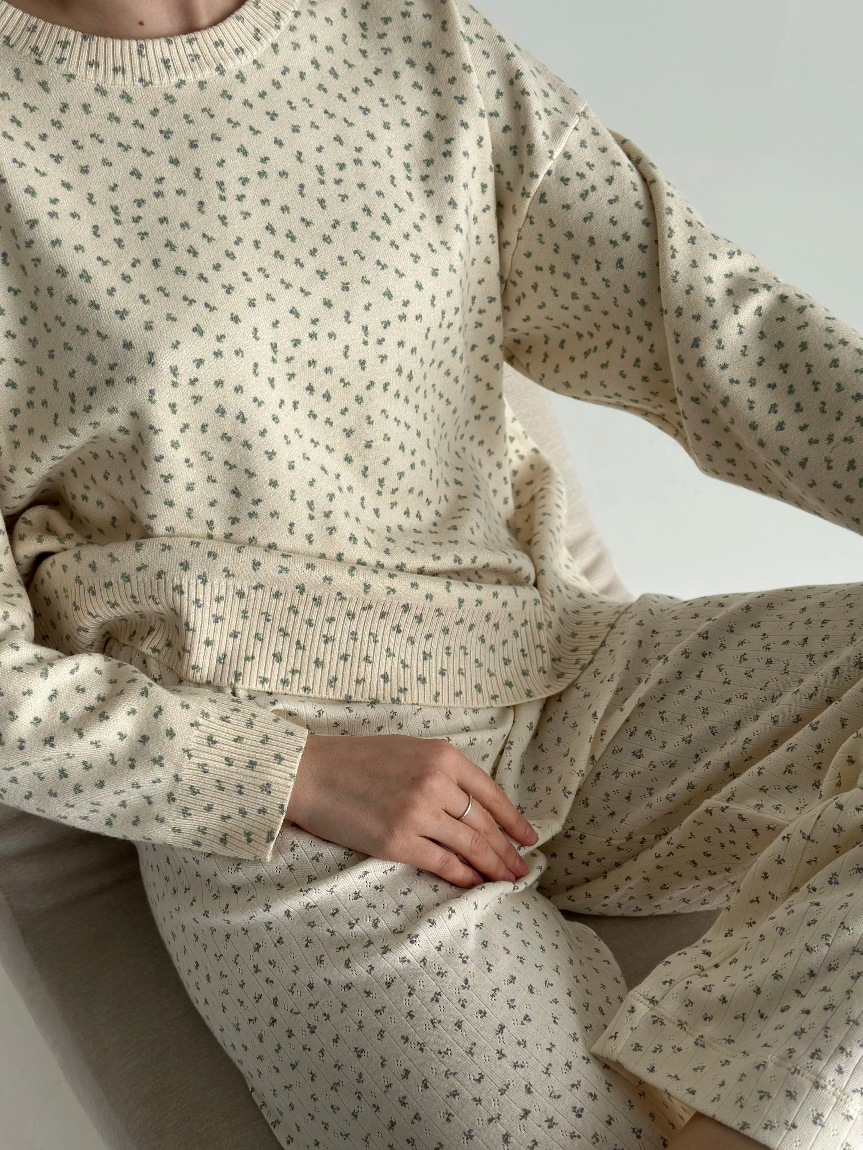 Knitted milky sweater with a blue flower