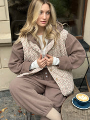 Quilted flannel Vest "burgundy flower" on beige