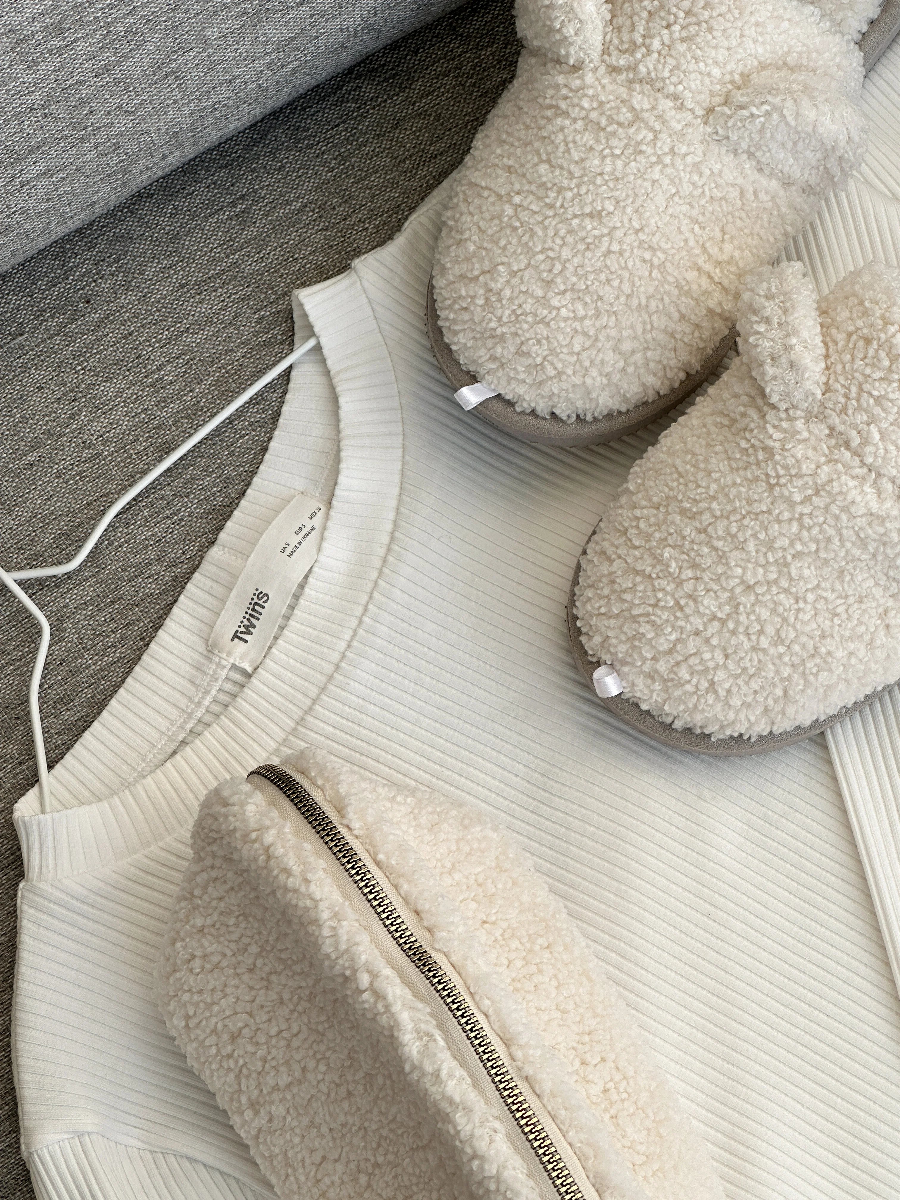 Gift set TEDDY white (cosmetic bag, slippers)