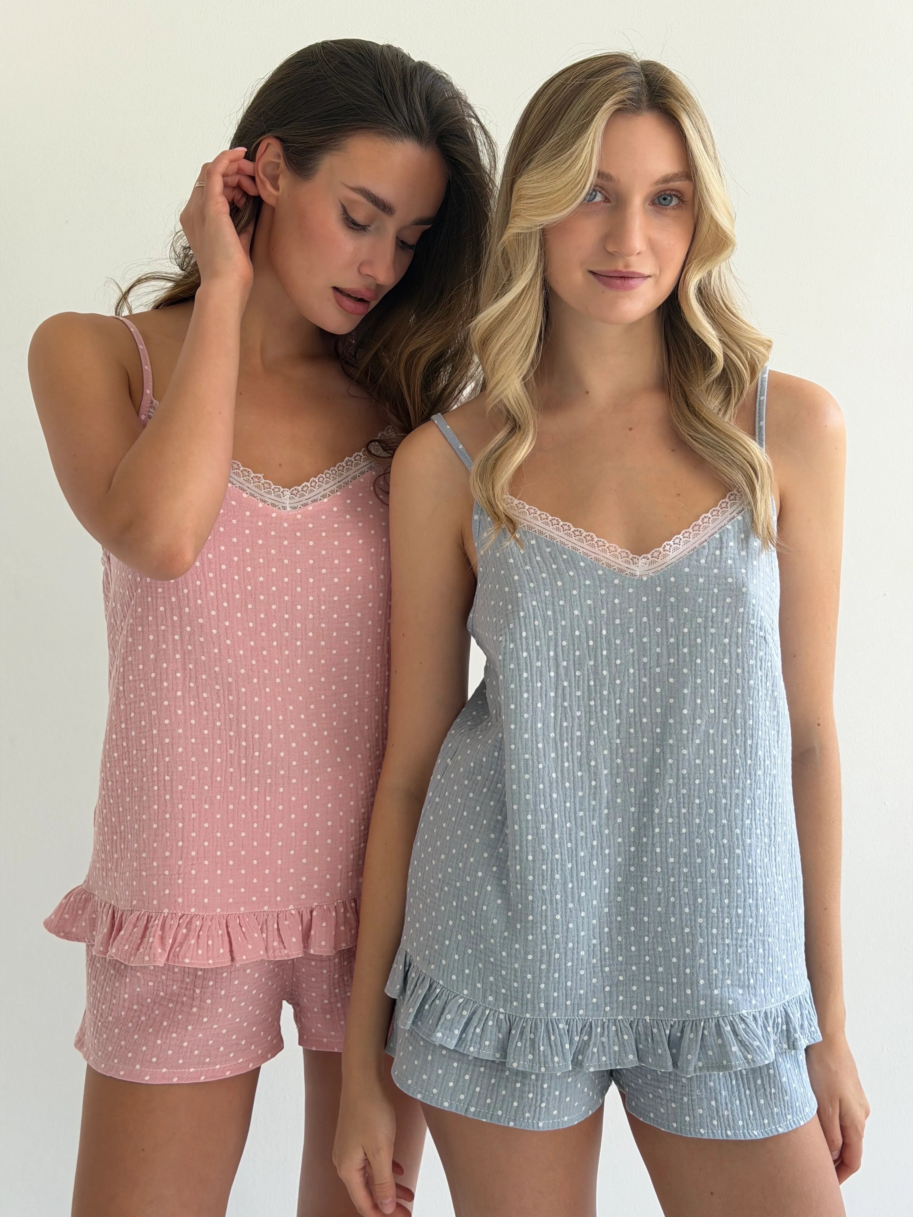 Muslin T-shirt and shorts suit, white on blue polka dots