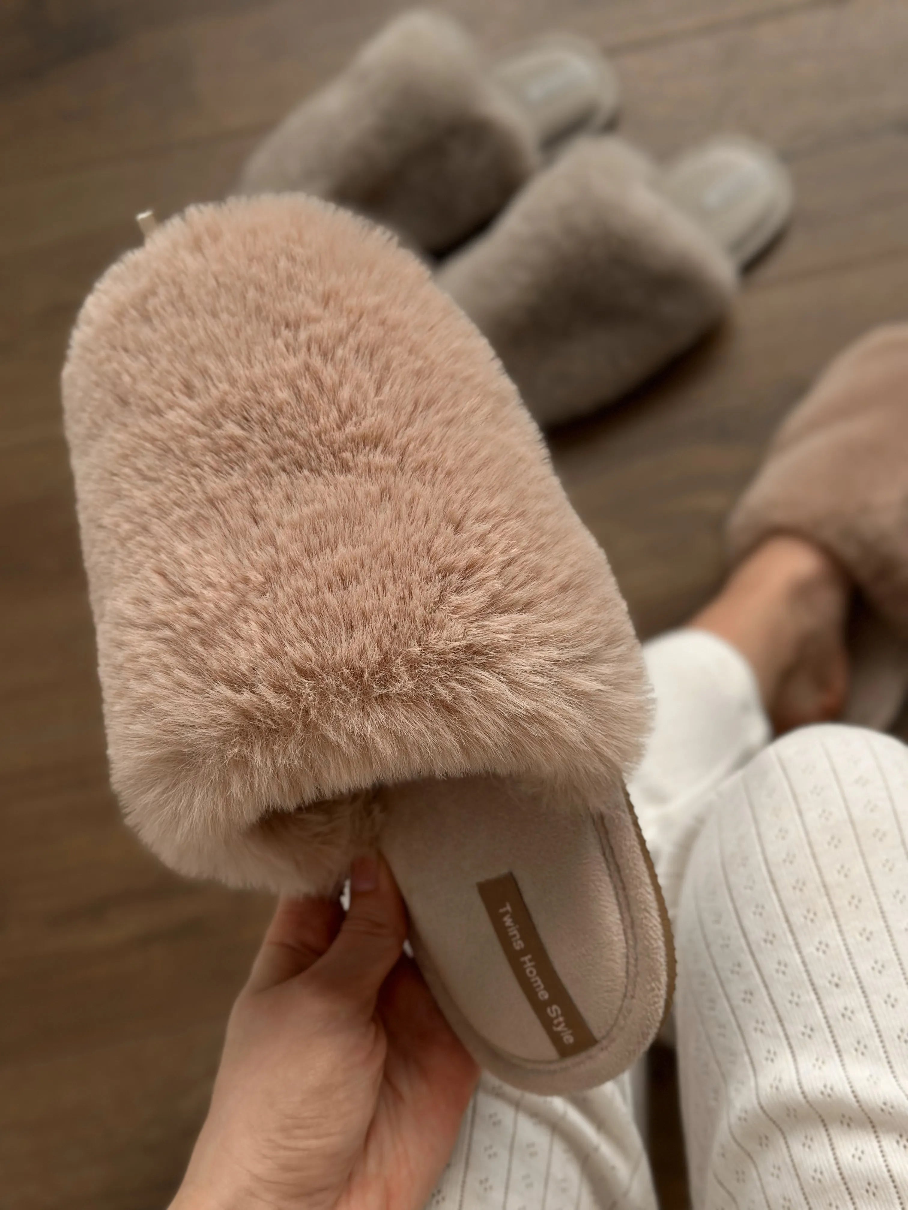 Women's slippers HS-LUX fur closed beige