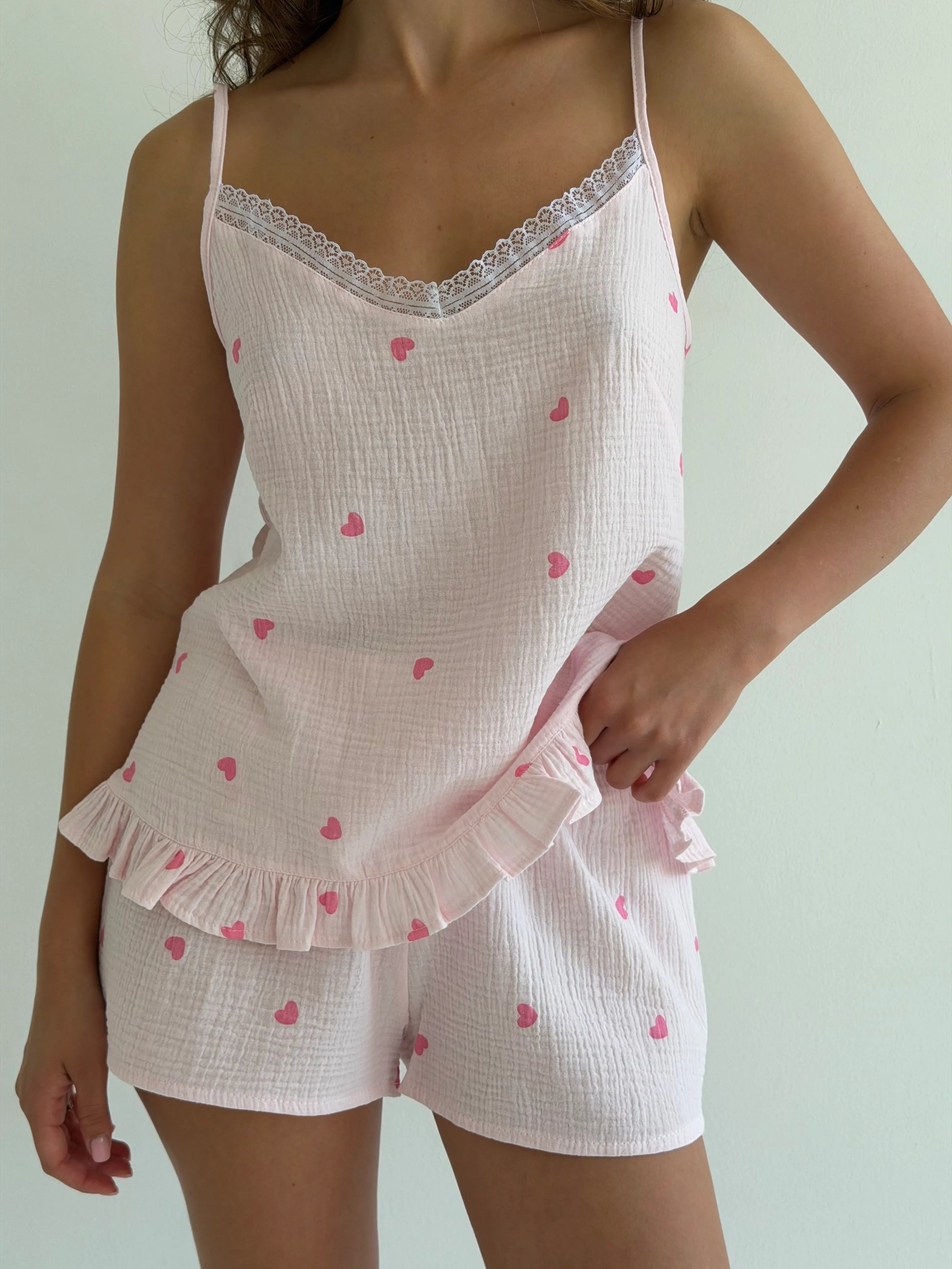 Muslin T-shirt and shorts heart suit on pink