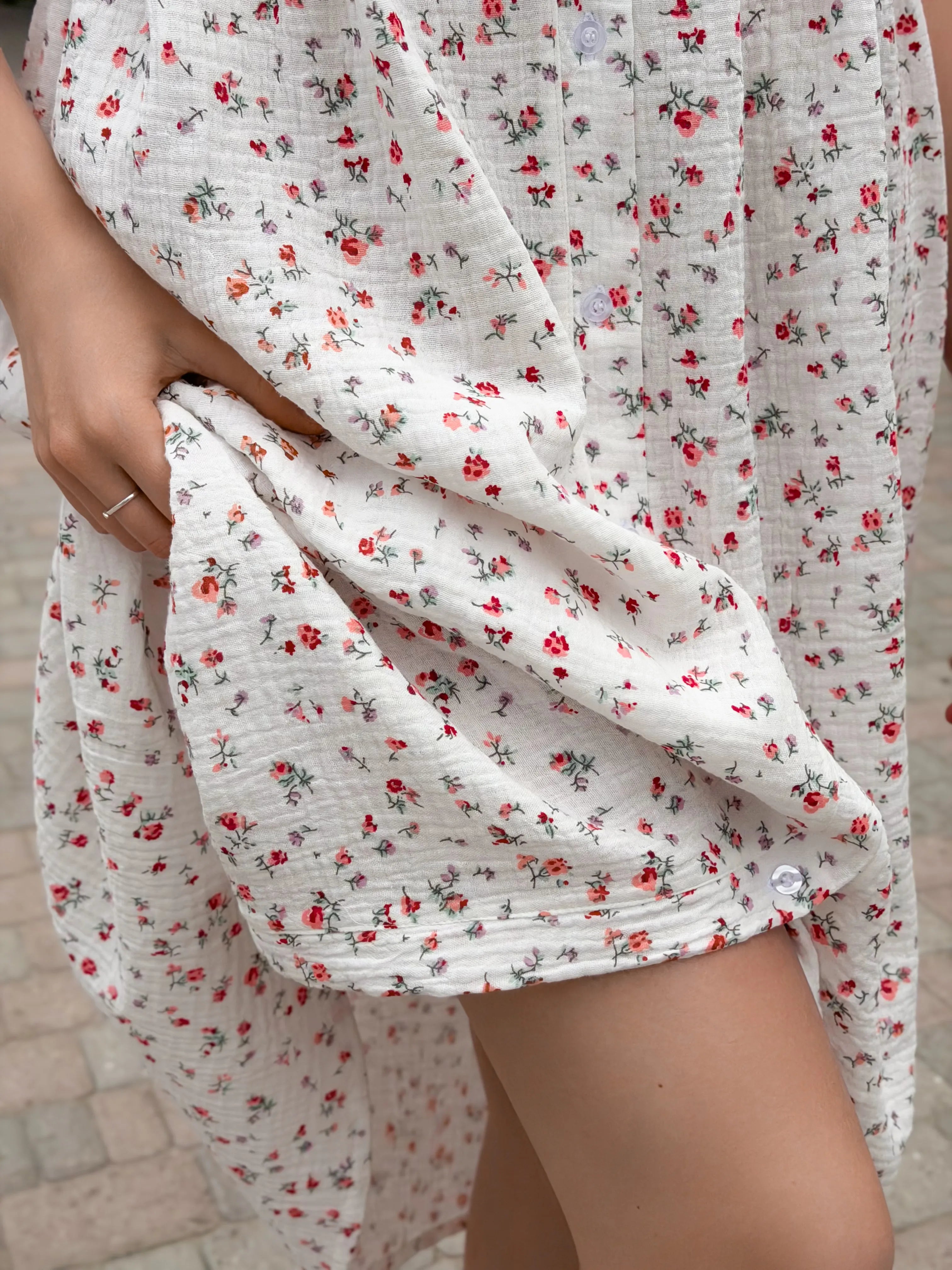 Muslin button dress, small flower on milky