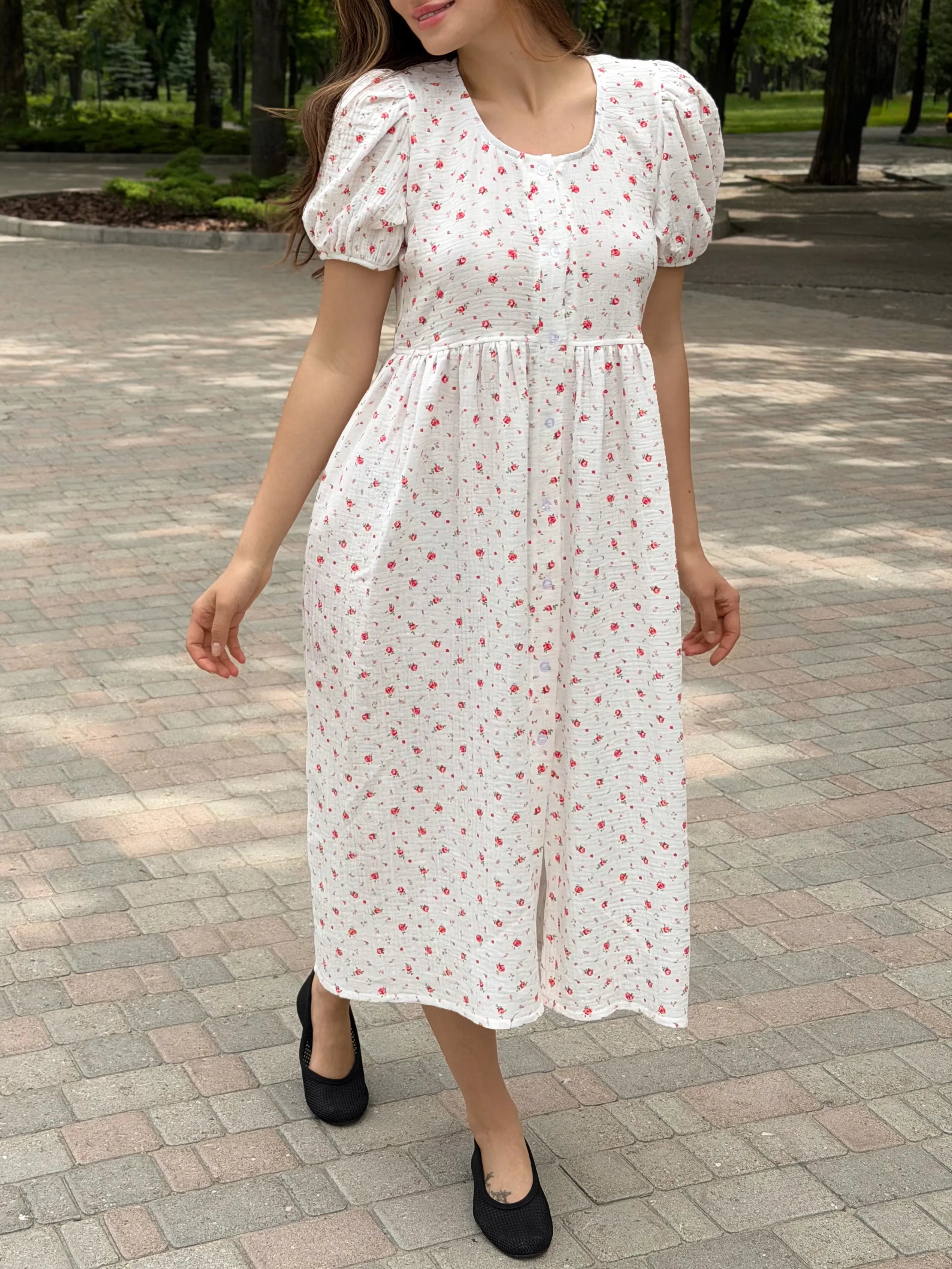 Buttoned dress muslin rose red small on milky