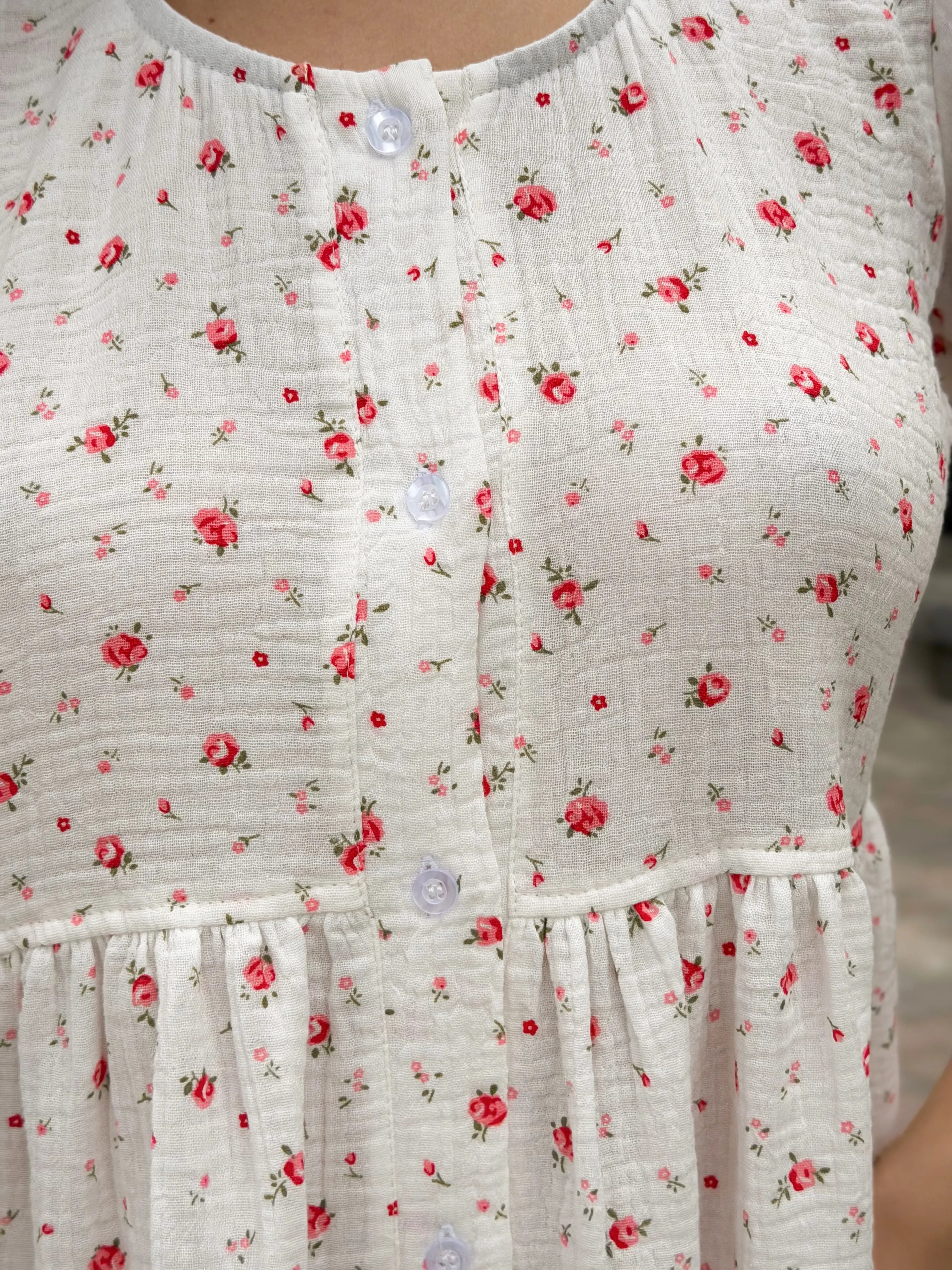 Buttoned dress muslin rose red small on milky