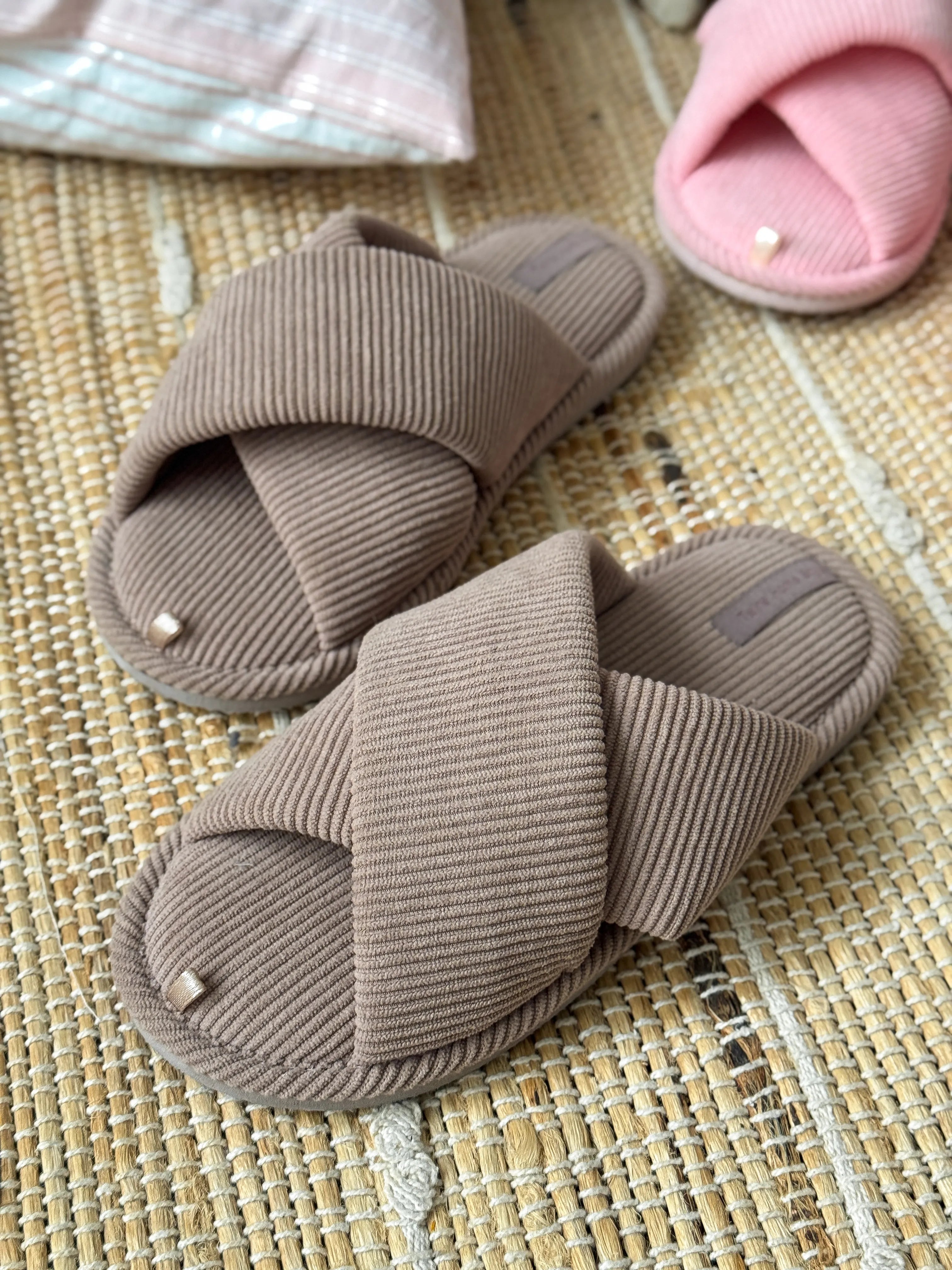 Women's slippers HS-VL mocha velvet