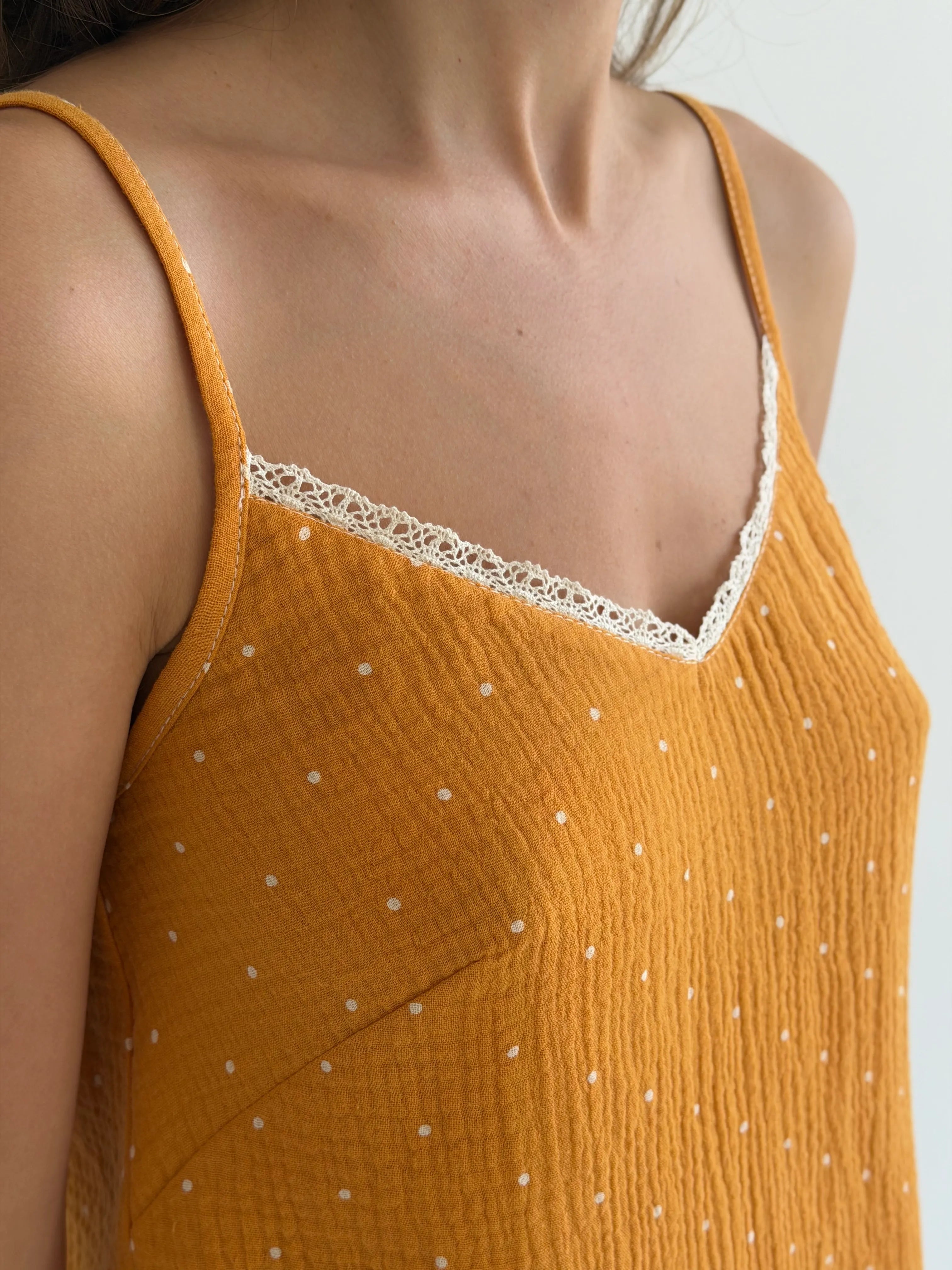 Muslin T-shirt and shorts suit, white and mustard polka dots
