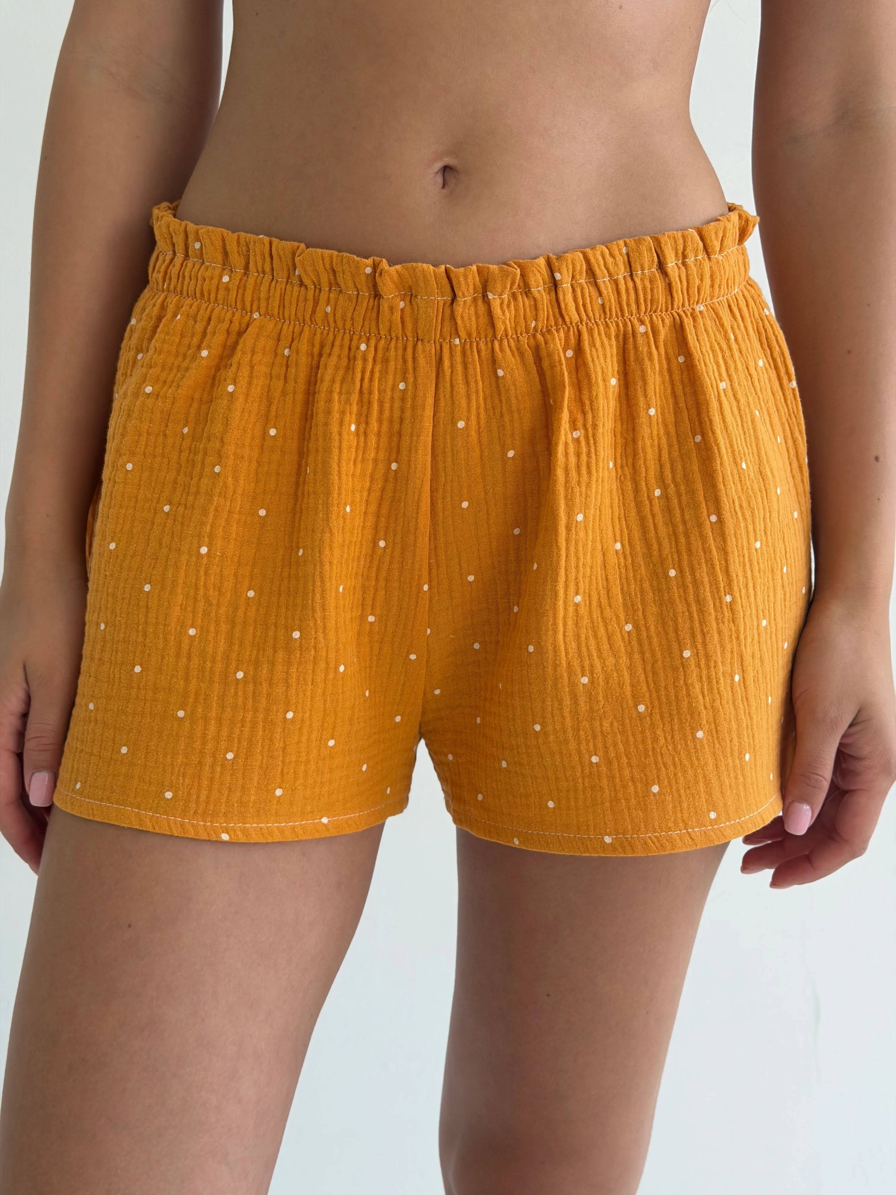 Muslin T-shirt and shorts suit, white and mustard polka dots