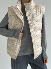 Quilted puffy vest in milky blue flower