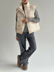 Quilted puffy vest in milky blue flower
