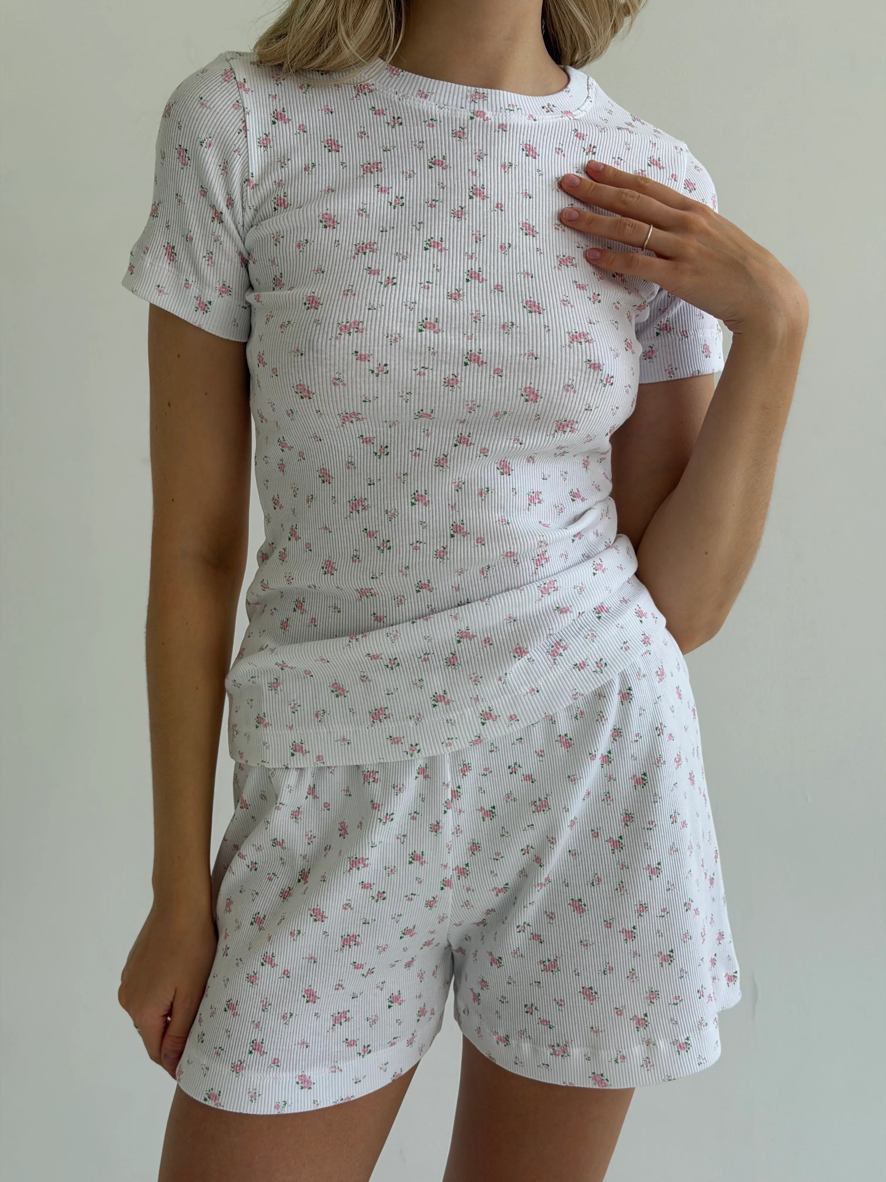 T-shirt and shorts set, ribbed, small pink flower on white