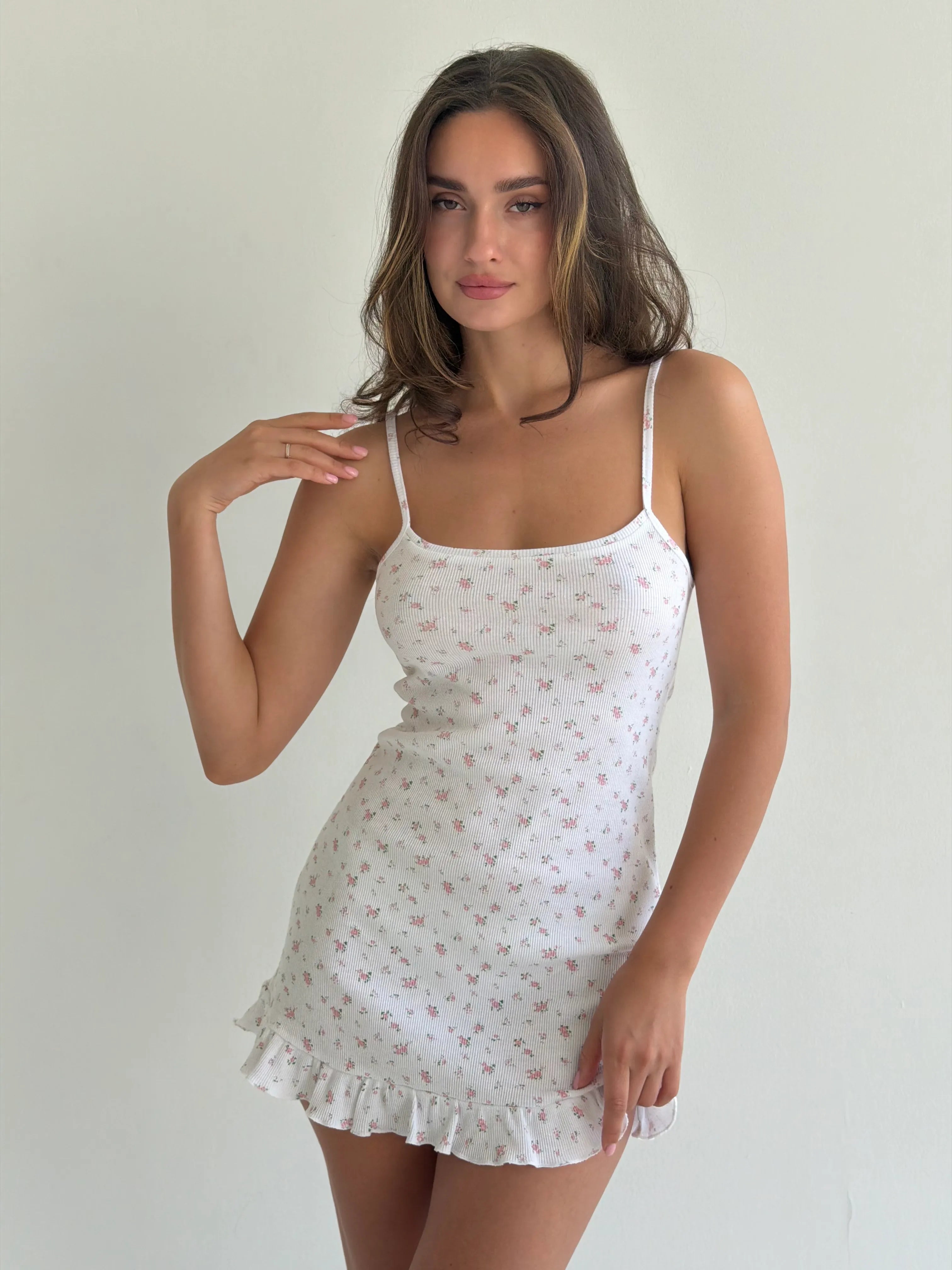 Sleep dress with ruffles, ribbed, small pink flower on white