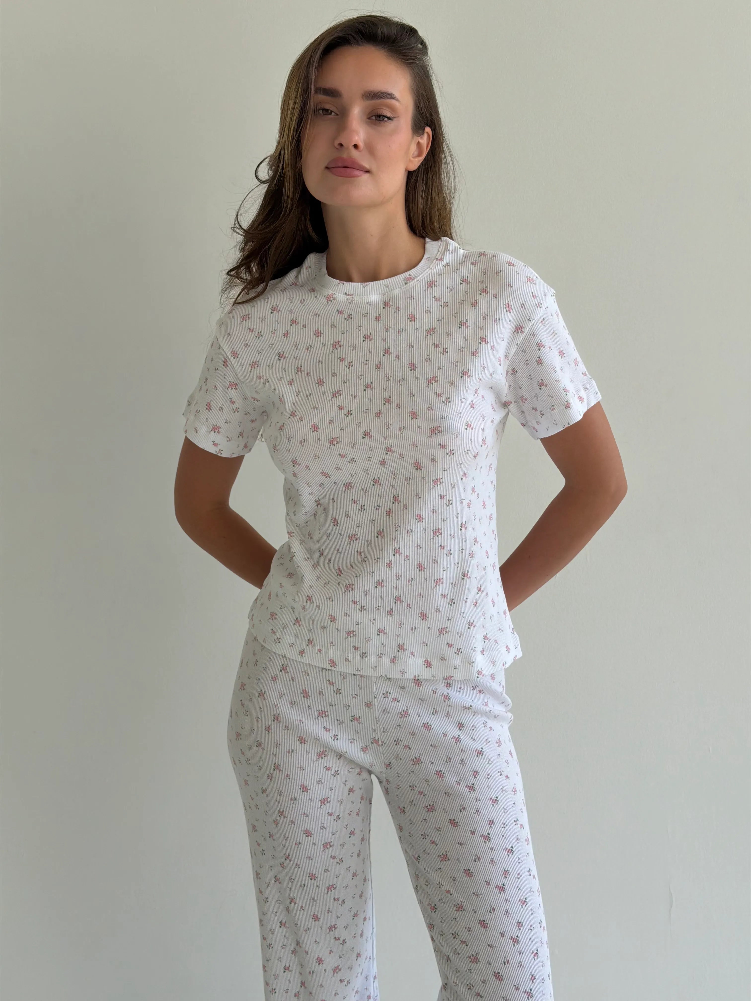 Set of t-shirt and pants ribbed small pink flower on white