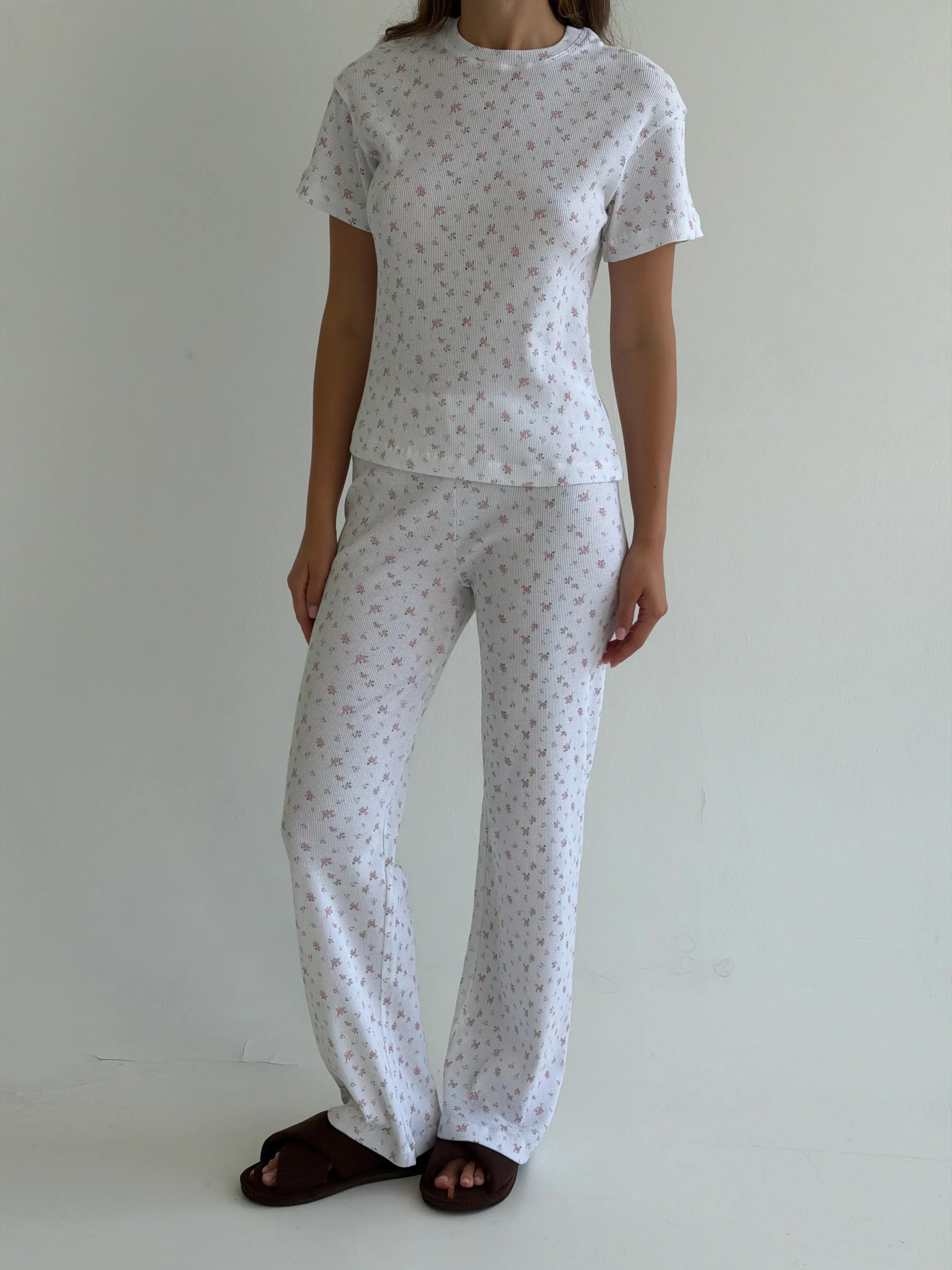 Set of t-shirt and pants ribbed small pink flower on white