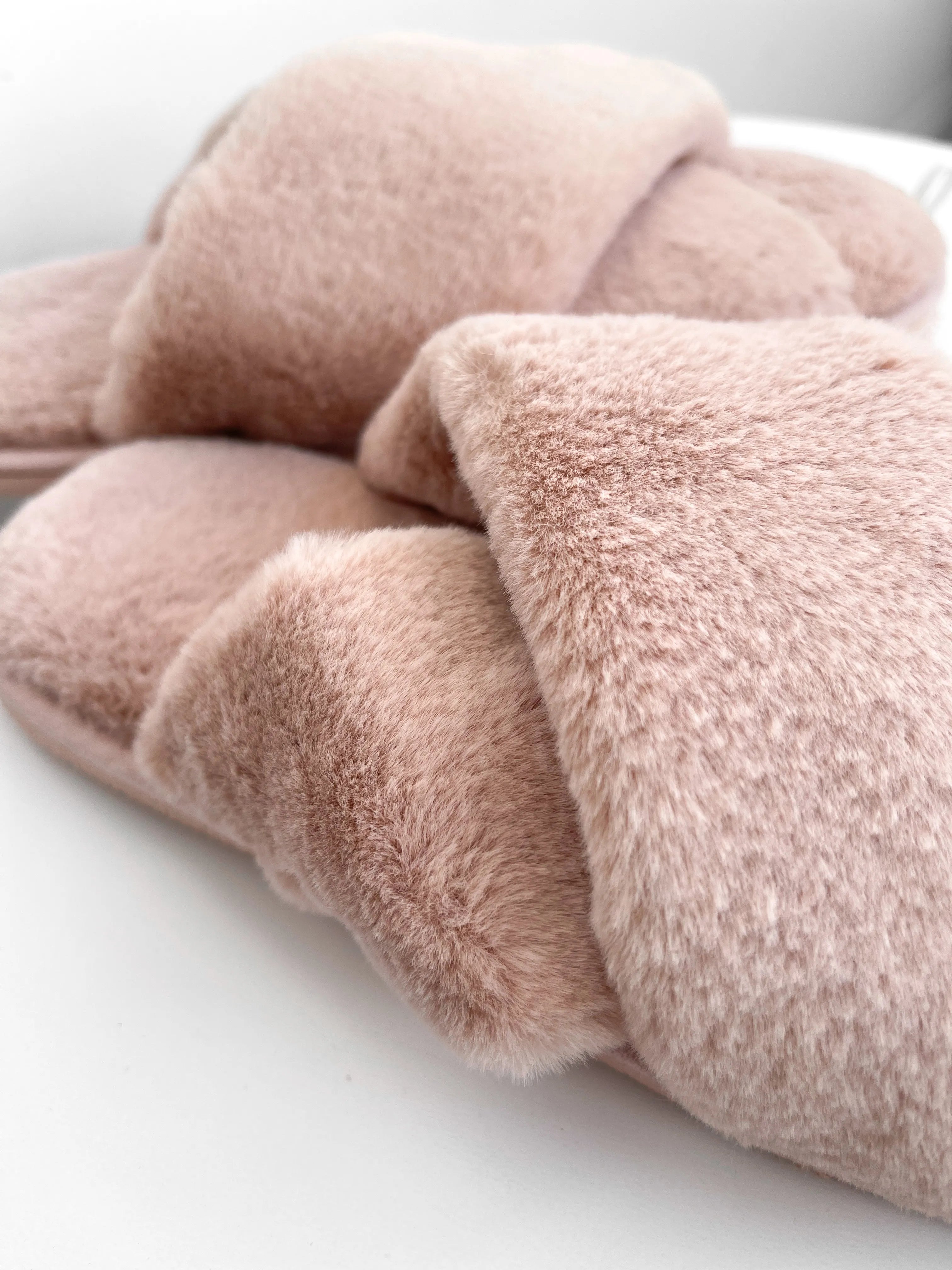 Women's slippers HS-LUX fur cross pink