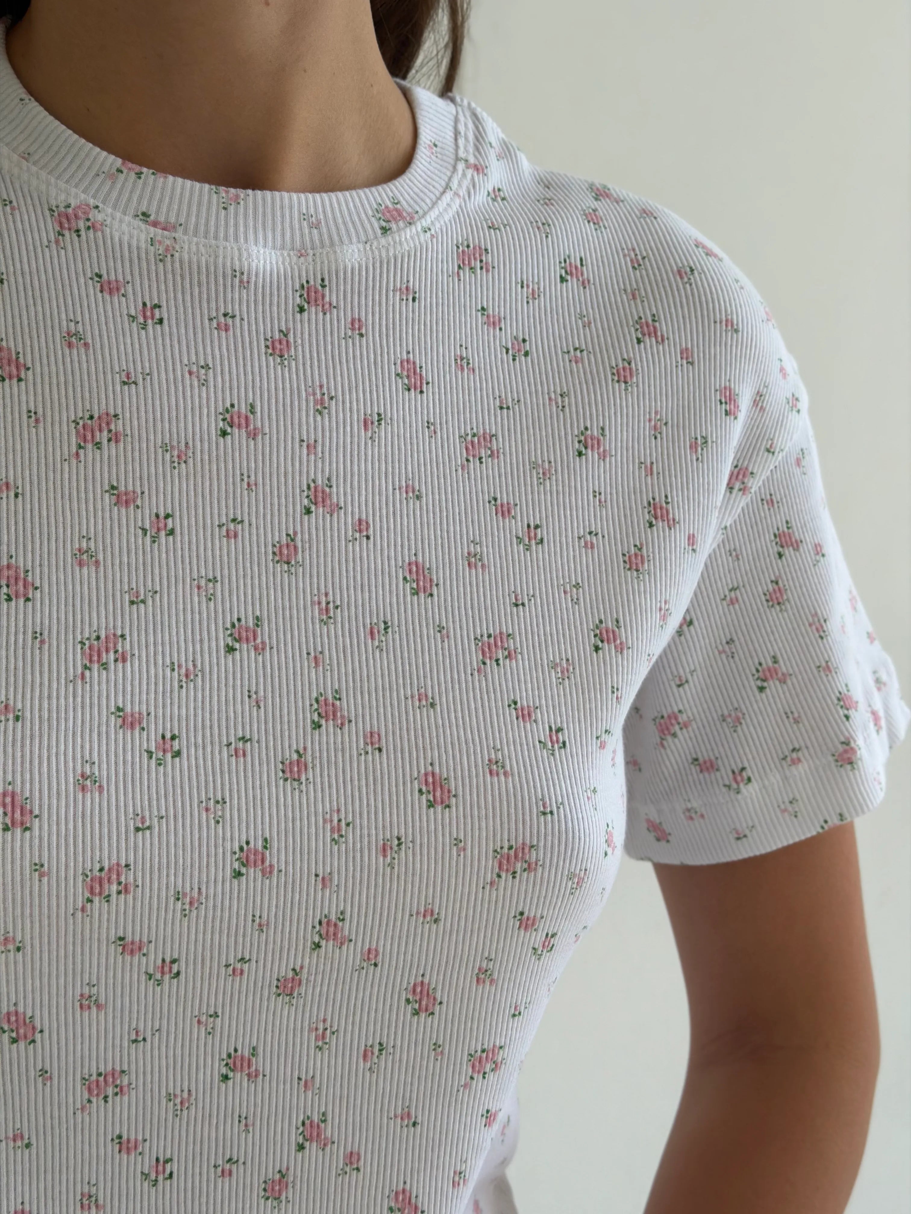 Set of t-shirt and pants ribbed small pink flower on white