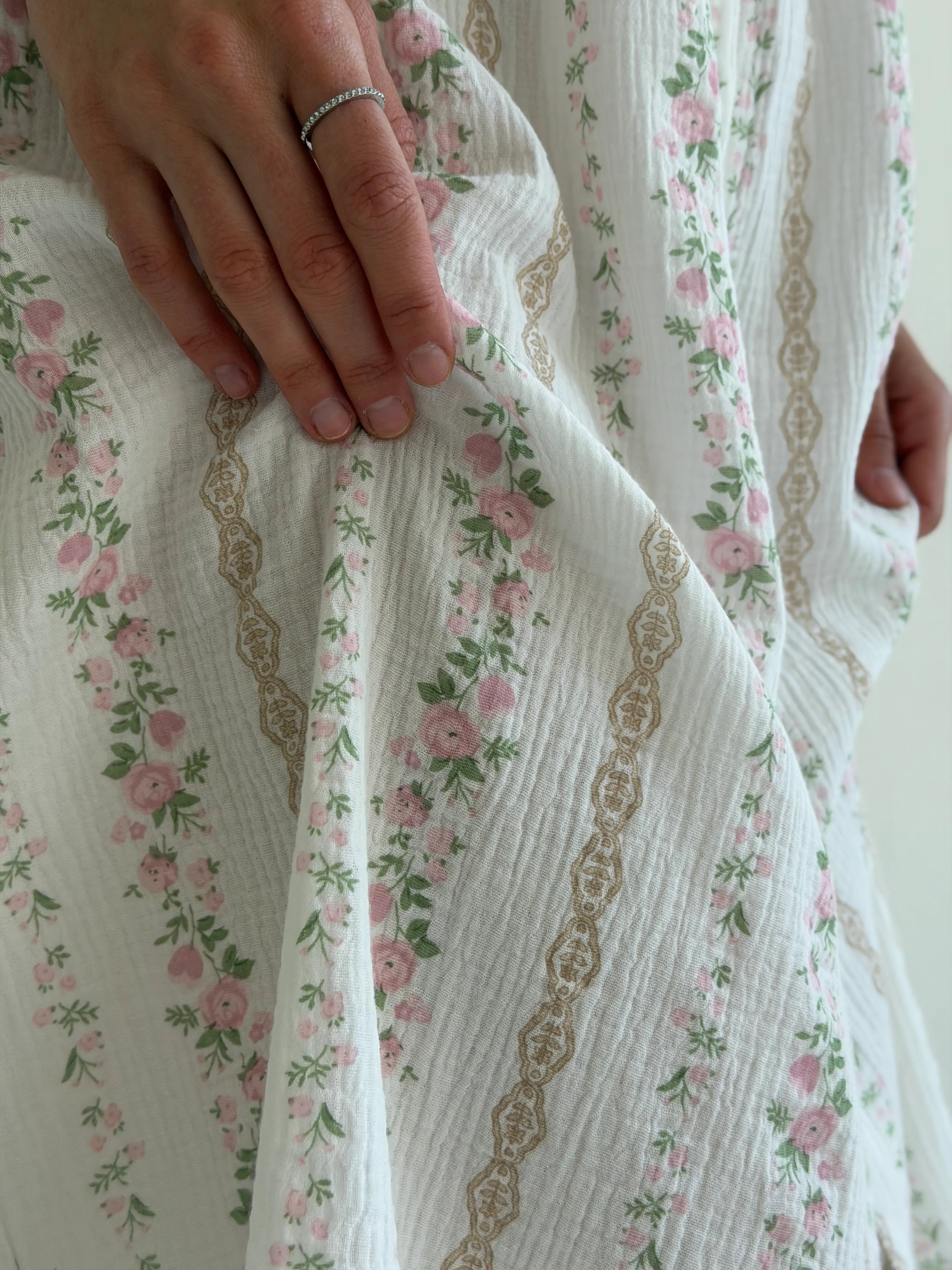 Buttoned dress muslin rose flower pink with beige pattern