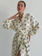 LONG MUSLIN ROBE BLACK SPRUGS ON MILKY