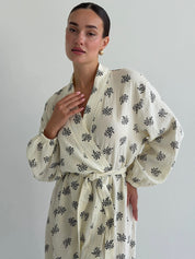 LONG MUSLIN ROBE BLACK SPRUGS ON MILKY