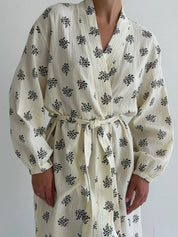 LONG MUSLIN ROBE BLACK SPRUGS ON MILKY