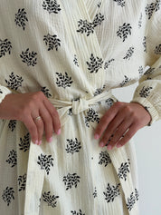 LONG MUSLIN ROBE BLACK SPRUGS ON MILKY