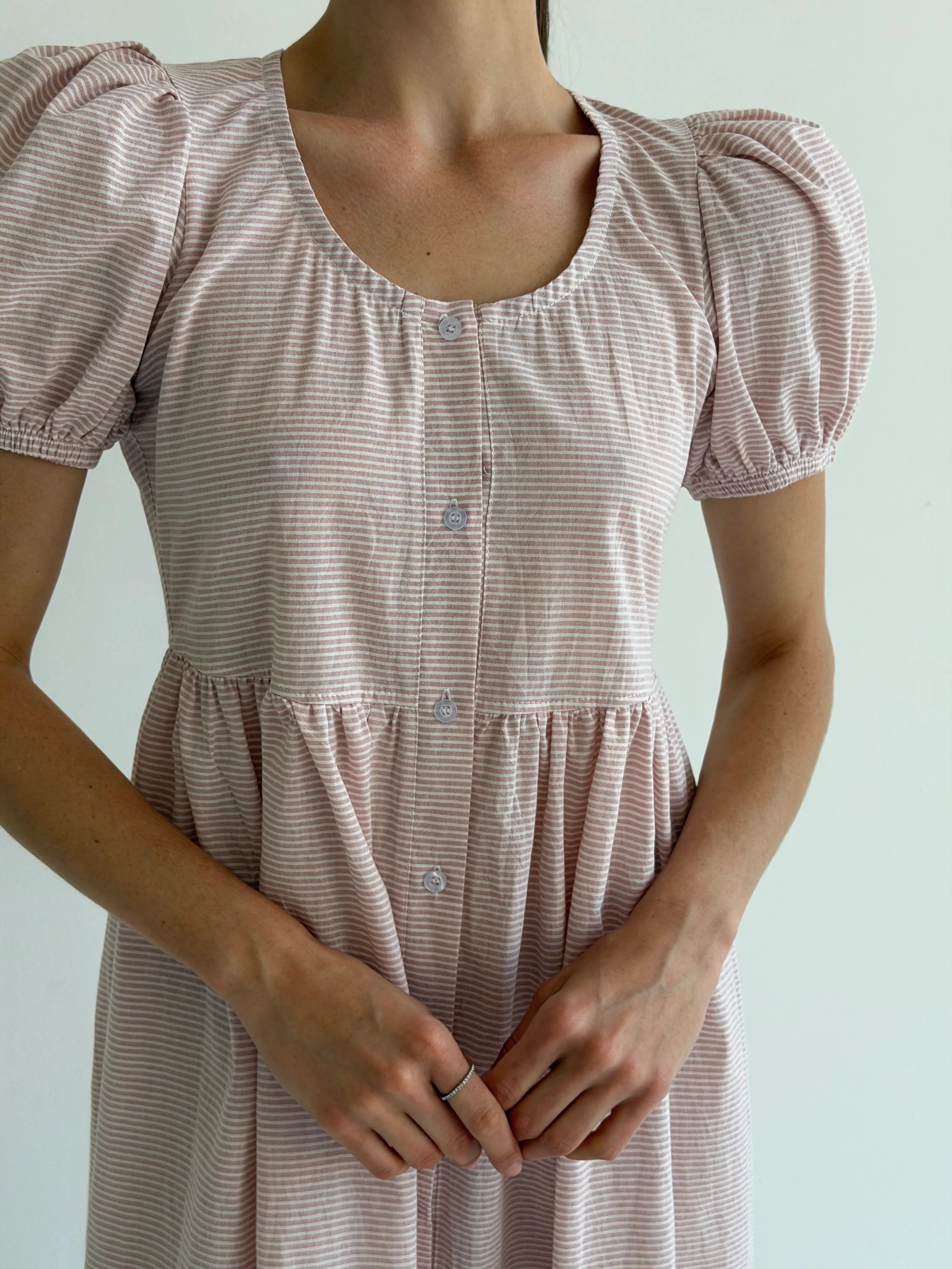 Cotton dress with thin stripes and buttons, powder/milk