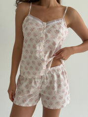 Suit batiste t-shirt and shorts bouquet on ivory