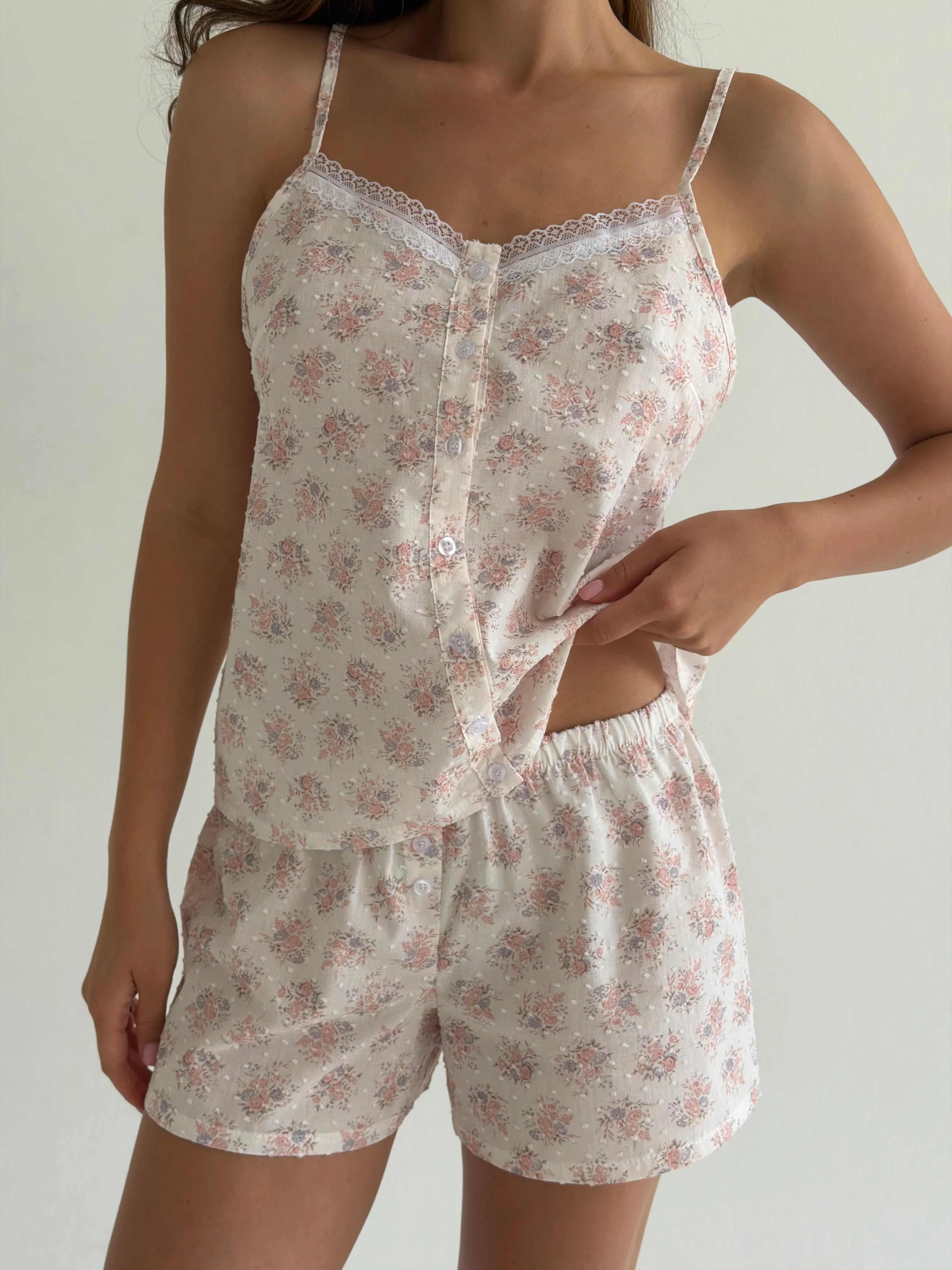 Suit batiste t-shirt and shorts bouquet on ivory