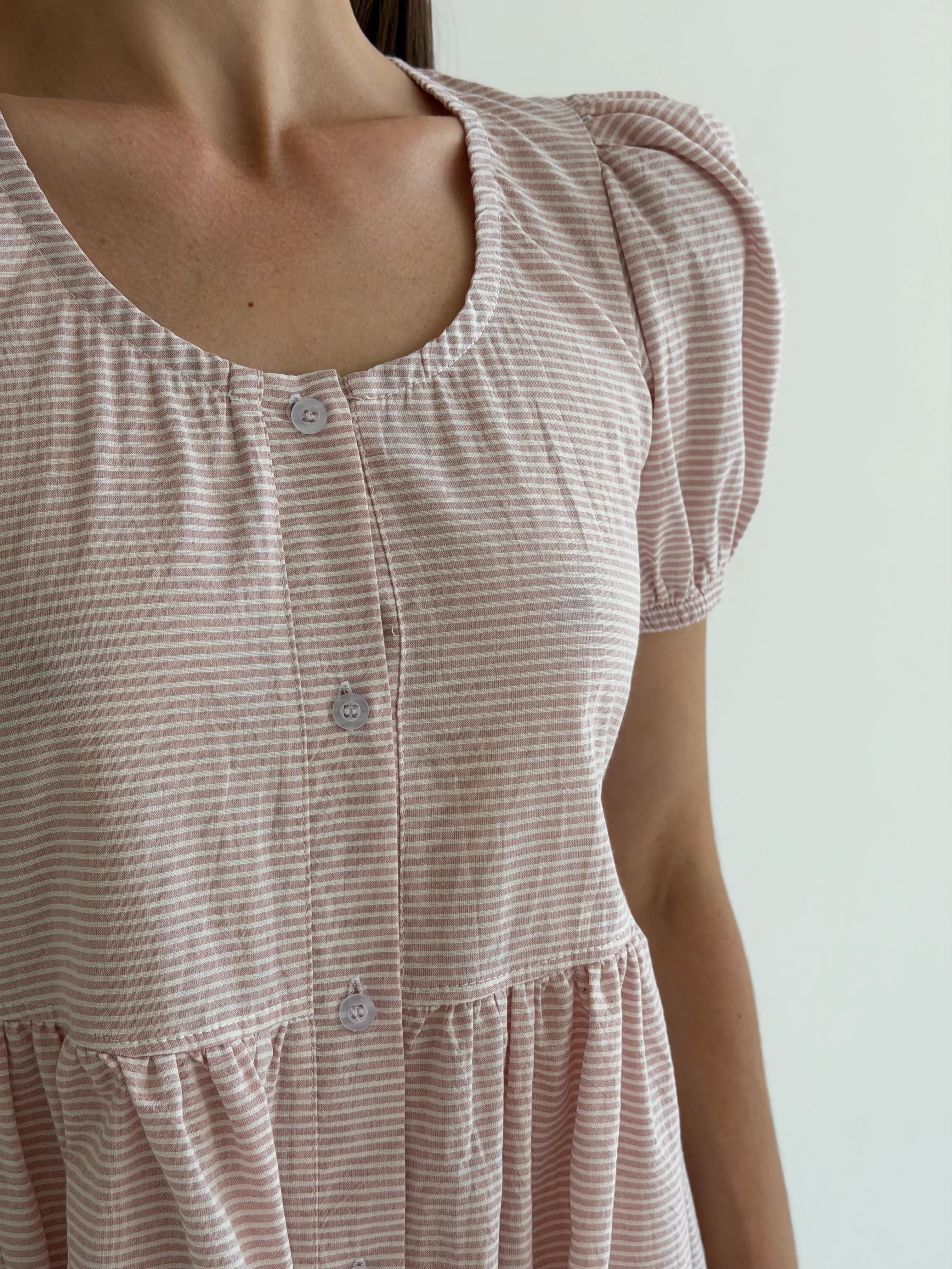 Cotton dress with thin stripes and buttons, powder/milk