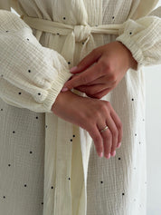 LONG MUSLIN ROBE WITH LARGE BLACK PEAS ON MILK
