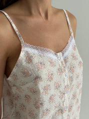 Suit batiste t-shirt and shorts bouquet on ivory
